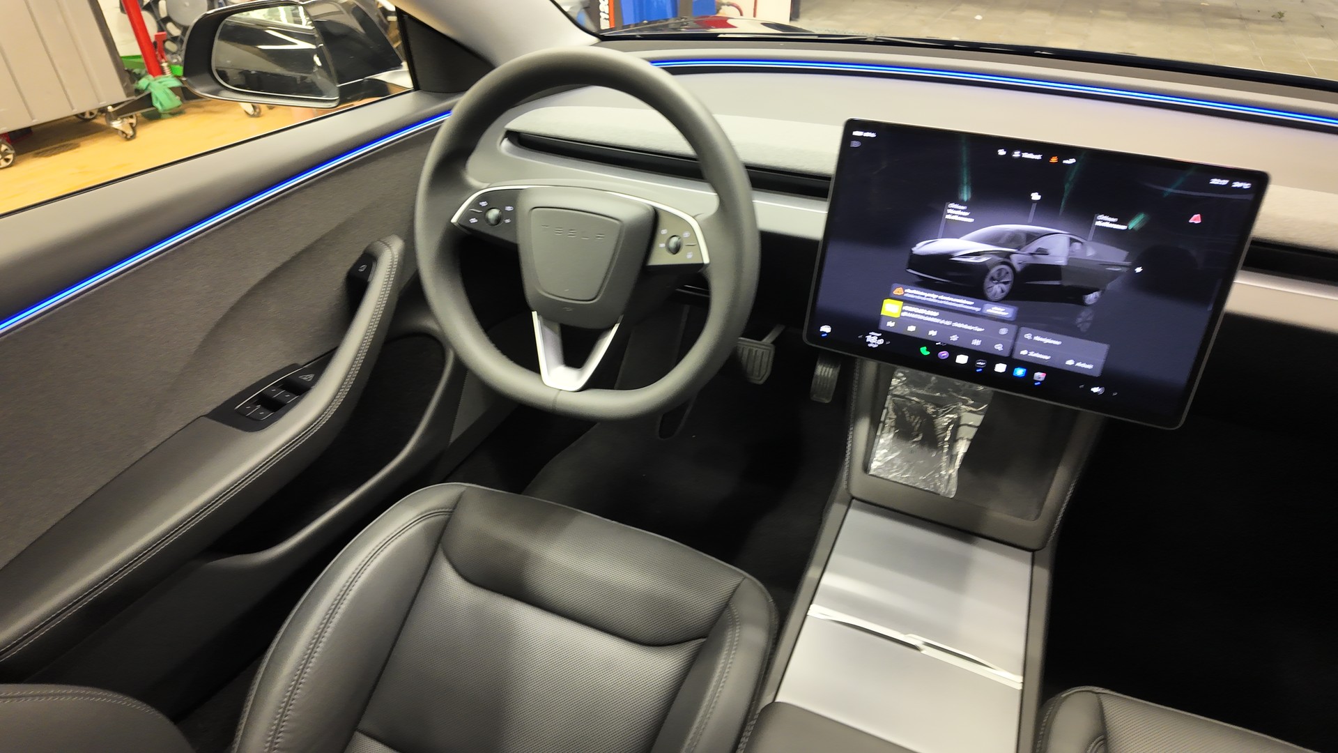 TESLA Model 3 Long Range RWD-image-11