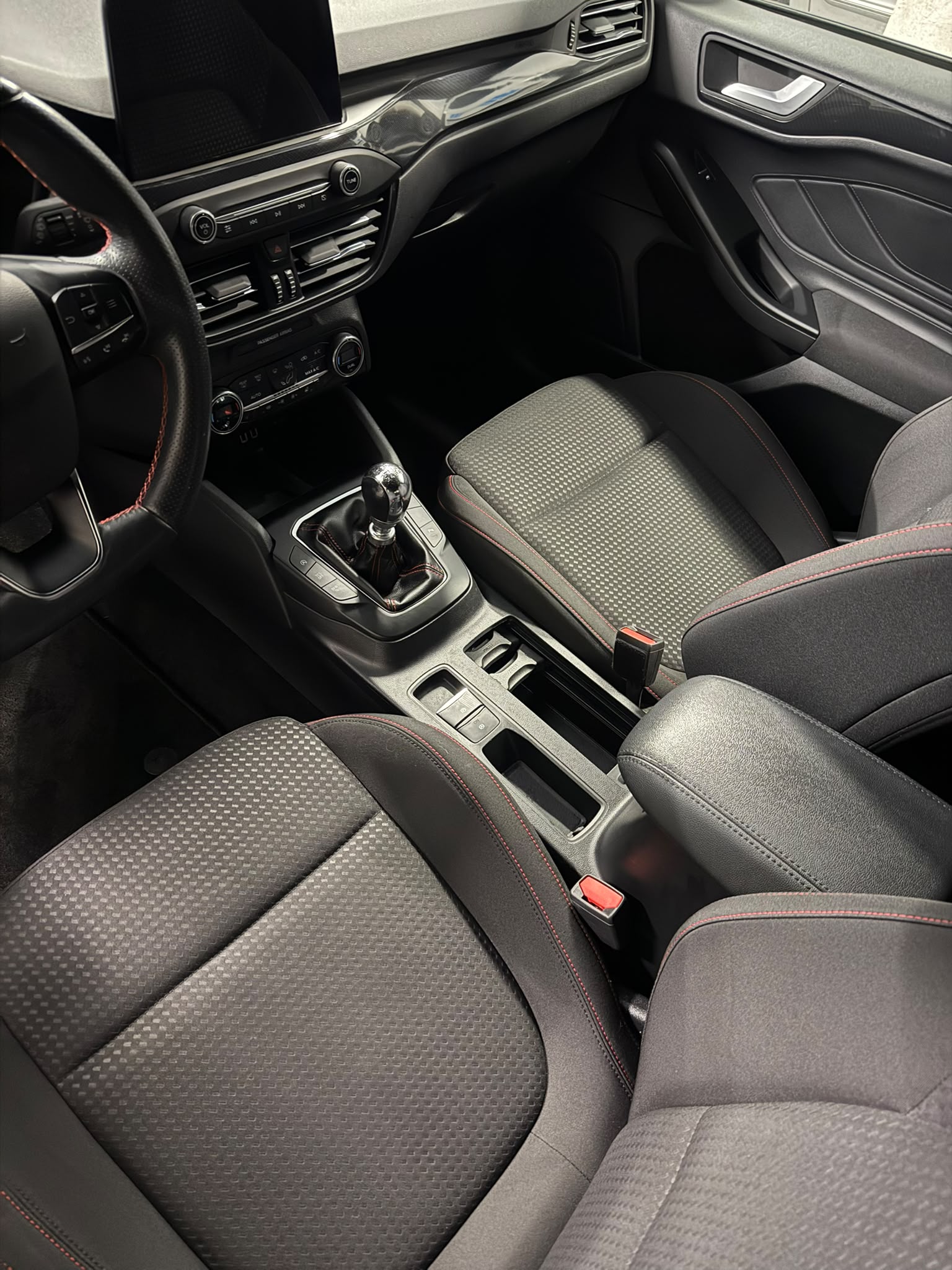 FORD Focus 1.0 SCTi ST Line-image-9