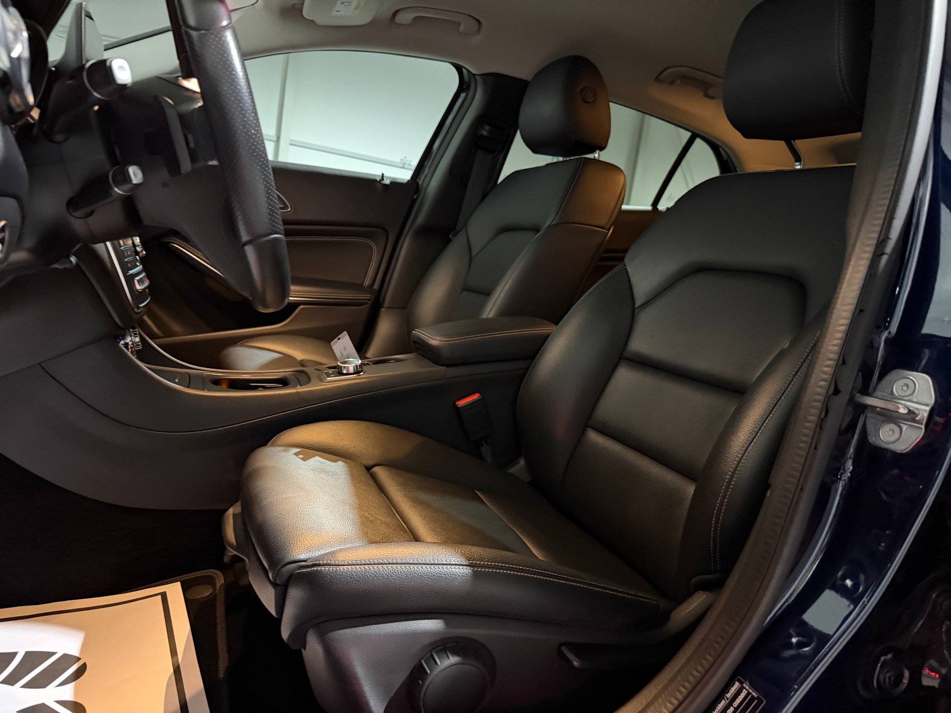 MERCEDES-BENZ GLA 200 Night Star 7G-DCT (CH)-image-10