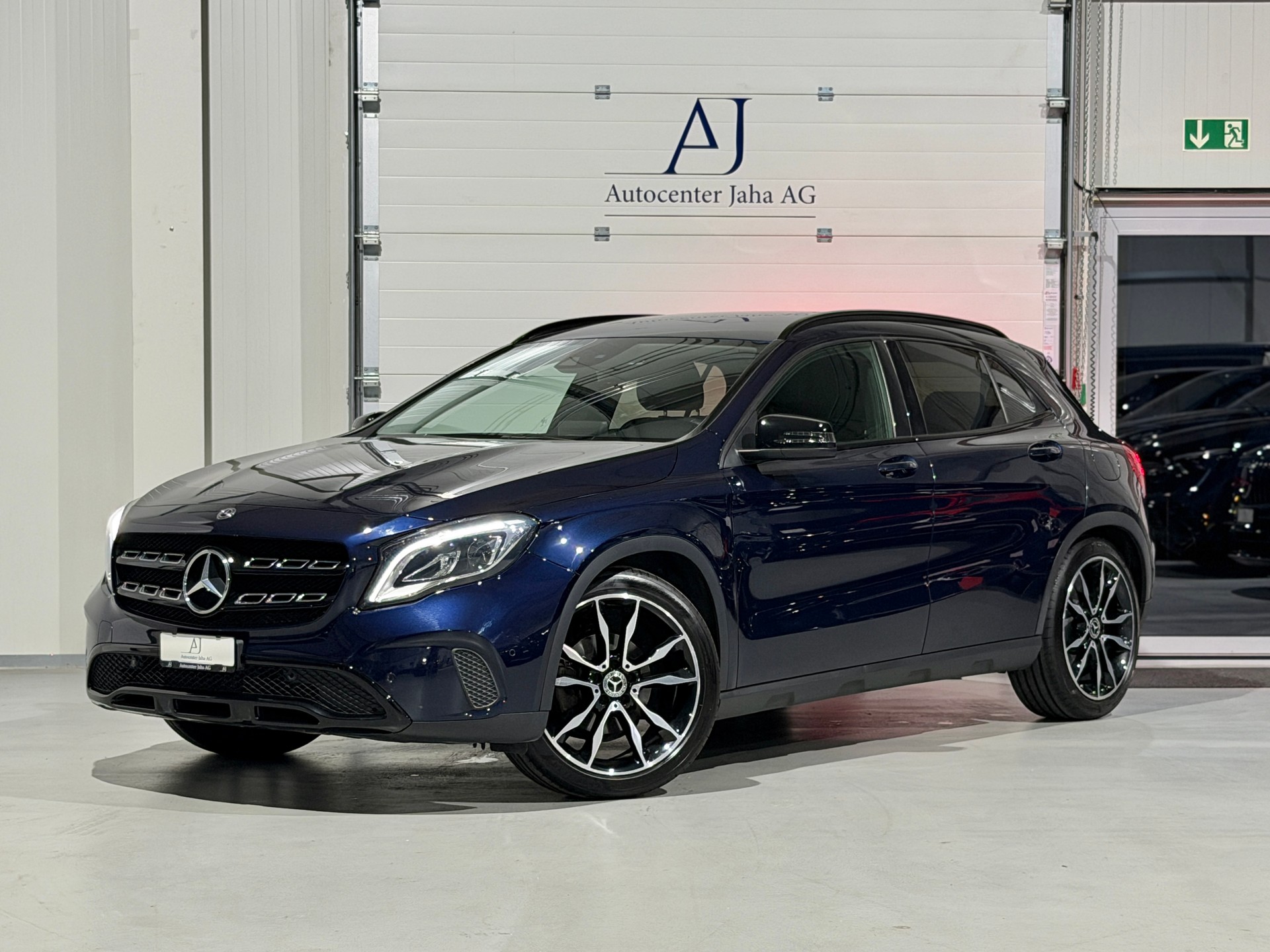 MERCEDES-BENZ GLA 200 Night Star 7G-DCT (CH)-image-0