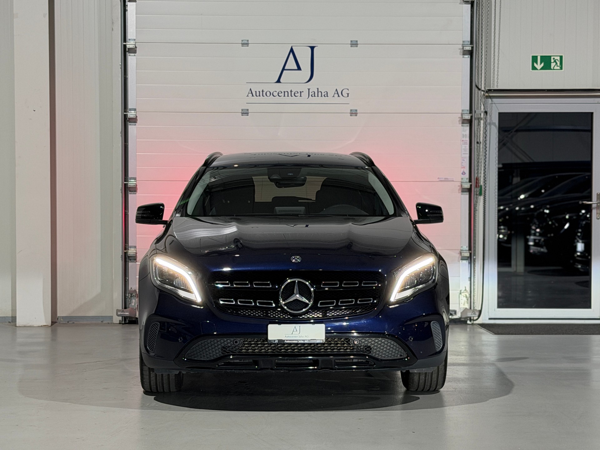 MERCEDES-BENZ GLA 200 Night Star 7G-DCT (CH)-image-3