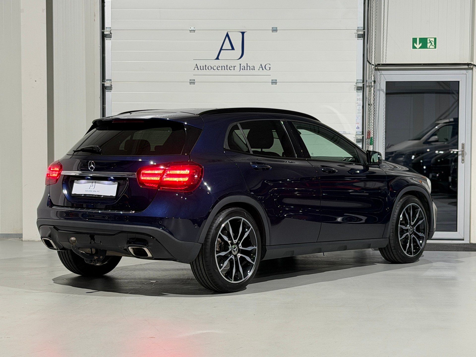 MERCEDES-BENZ GLA 200 Night Star 7G-DCT (CH)-image-6