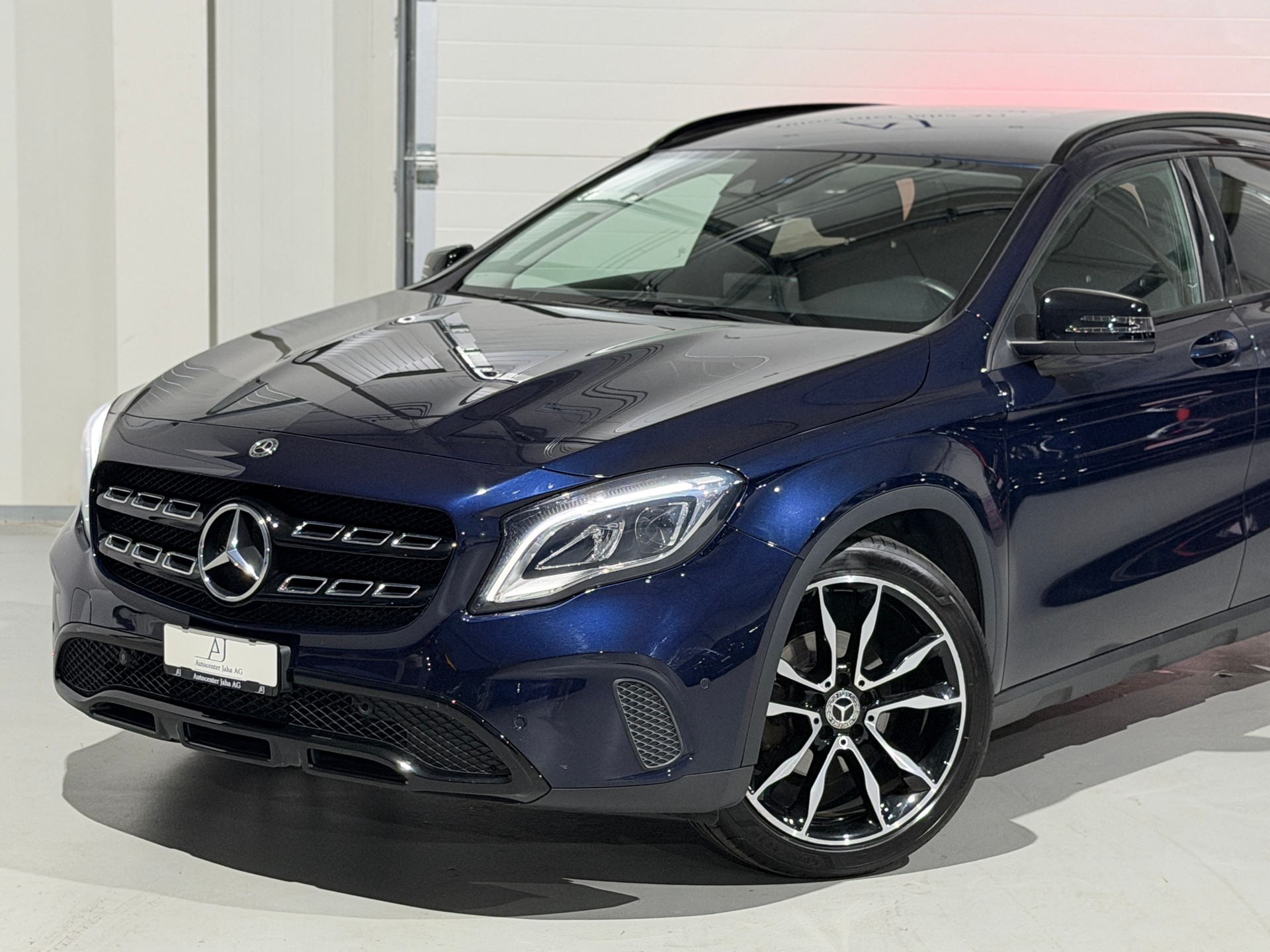 MERCEDES-BENZ GLA 200 Night Star 7G-DCT (CH)-image-1