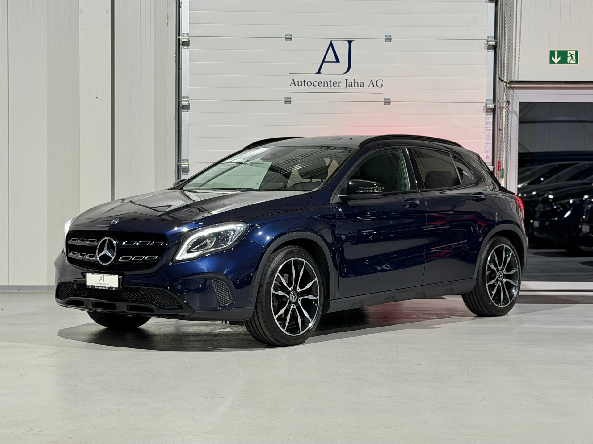 MERCEDES-BENZ GLA 200 Night Star 7G-DCT (CH)-image-2
