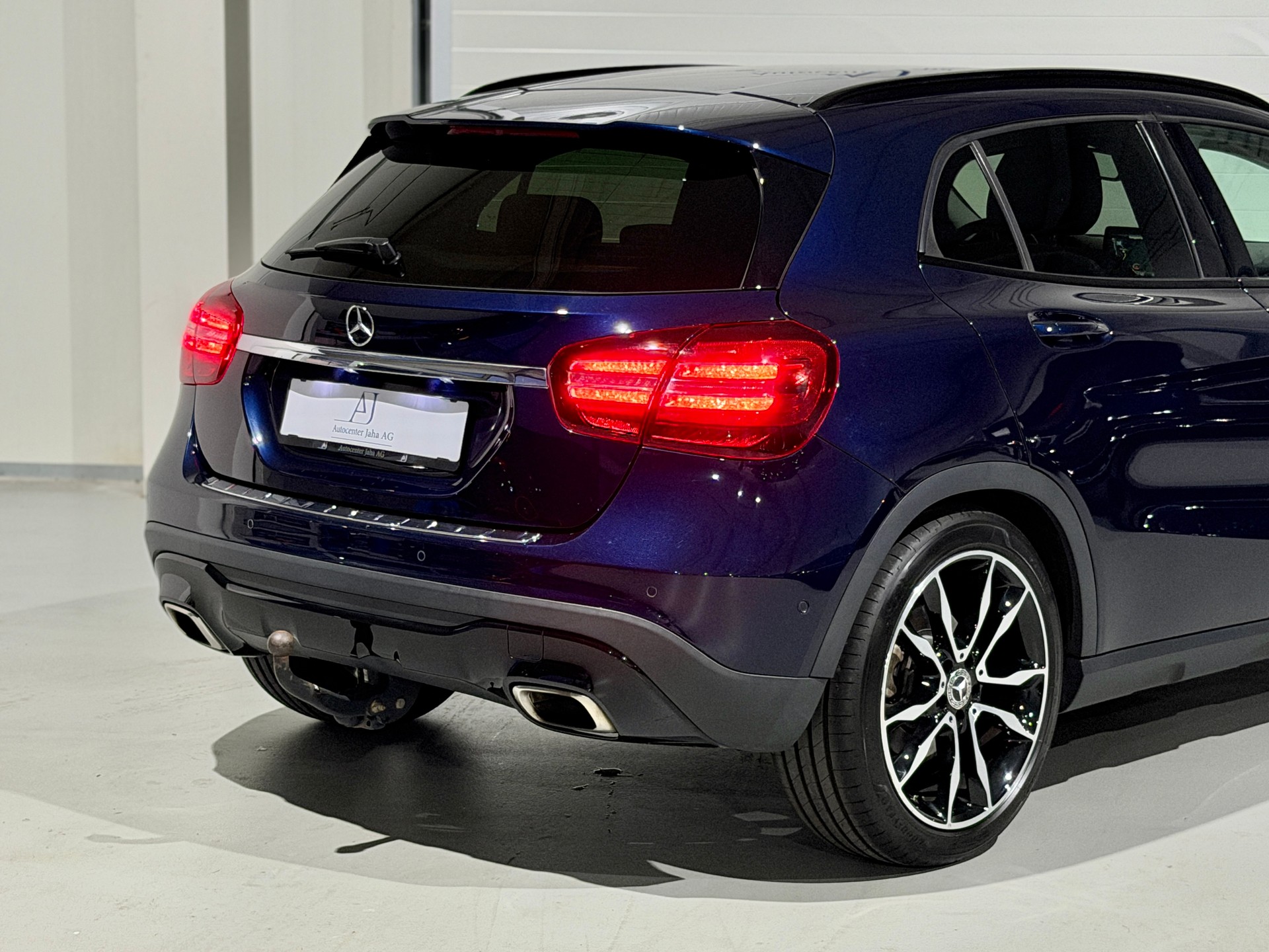MERCEDES-BENZ GLA 200 Night Star 7G-DCT (CH)-image-5
