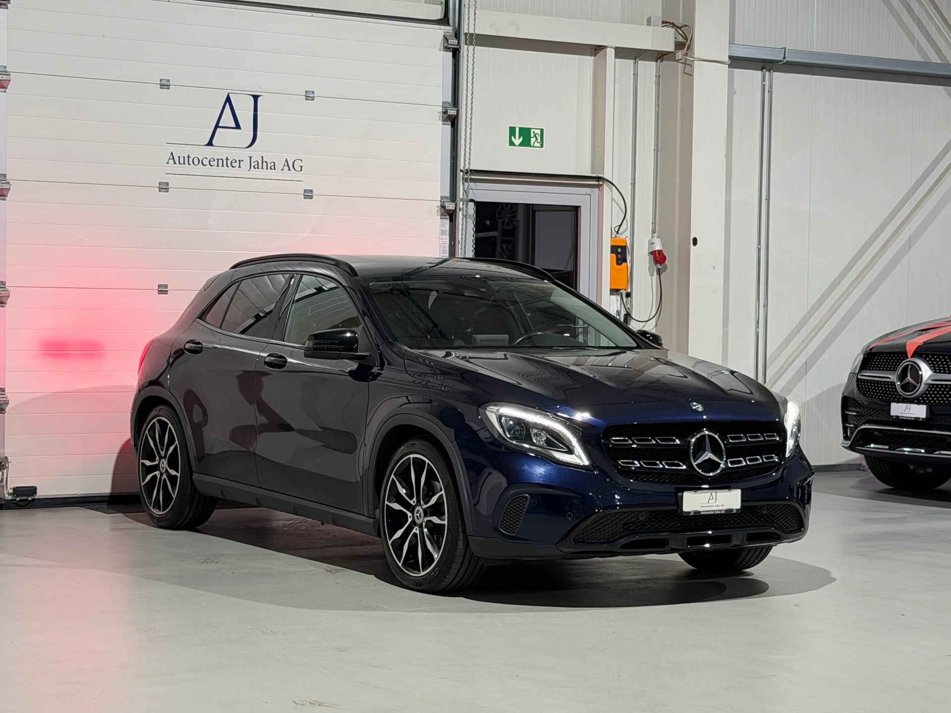 MERCEDES-BENZ GLA 200 Night Star 7G-DCT (CH)-image-4