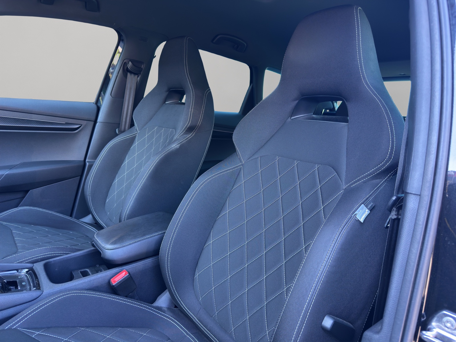 SKODA Karoq 1.5 TSI SportLine DSG-image-12