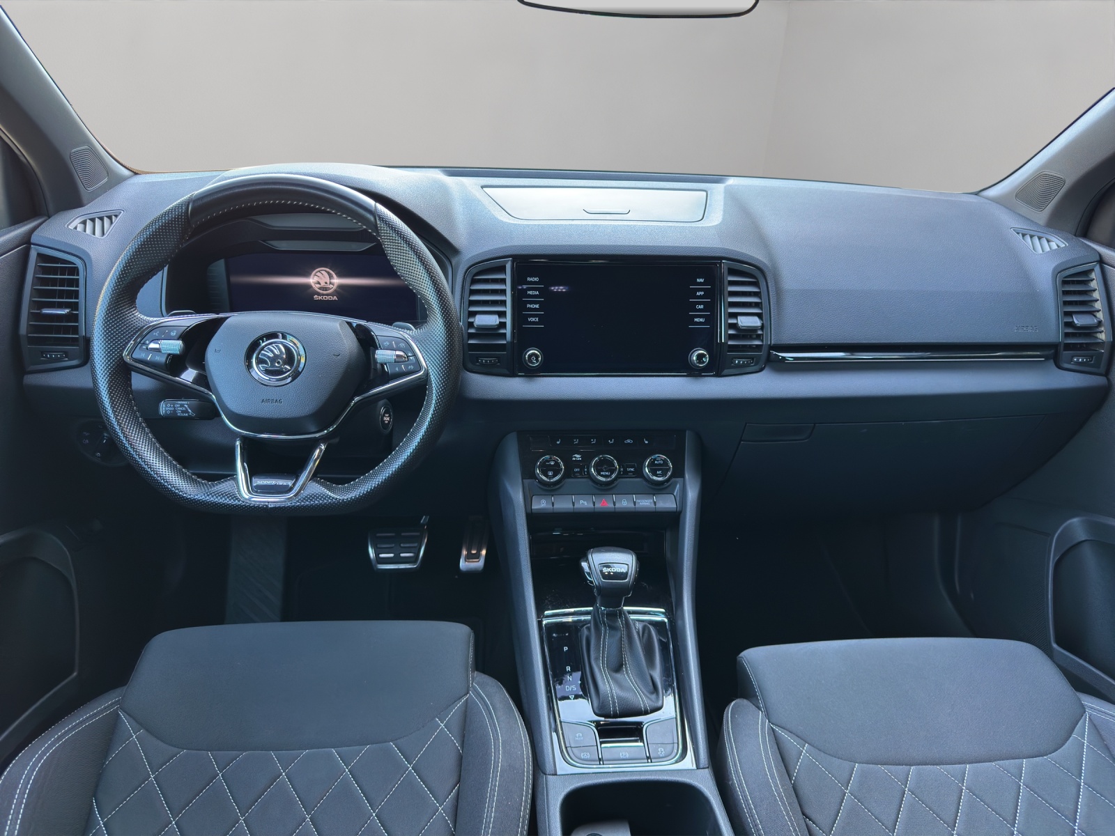 SKODA Karoq 1.5 TSI SportLine DSG-image-8