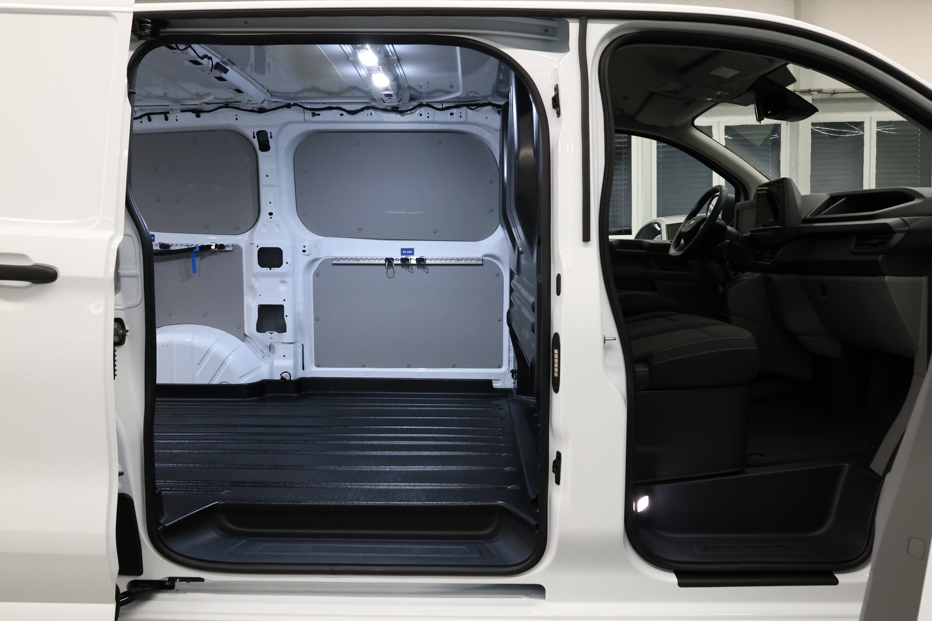 FORD Transit Custom Van 280 L1 2.0 EcoBlue 110 Trend-image-10