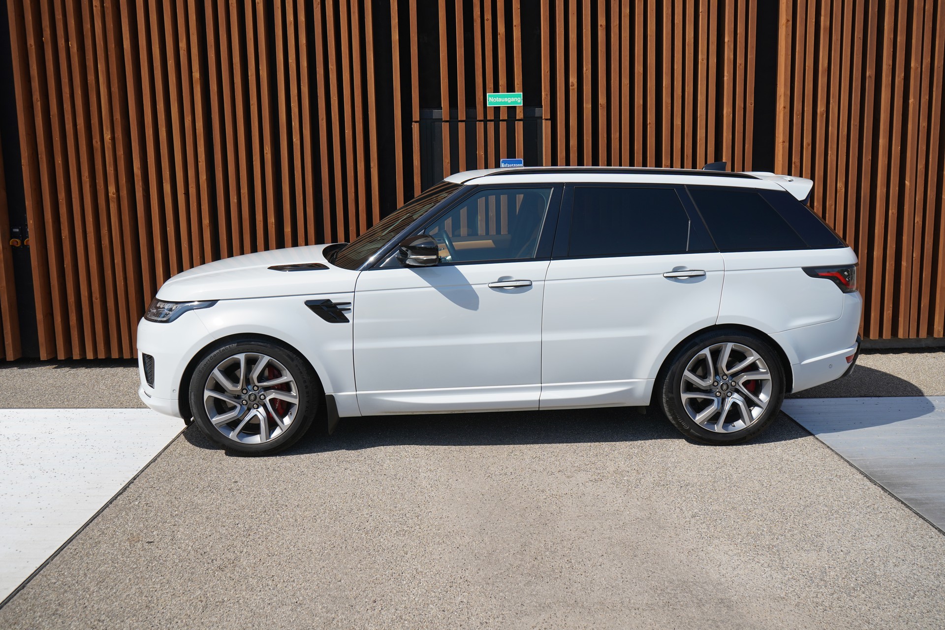 LAND ROVER RANGE ROVER SPORT 4.4 SDV8 AUTOBIOGRAPHY DYNAMIC AUTOMATIC BLACK l 340 PS-image-3