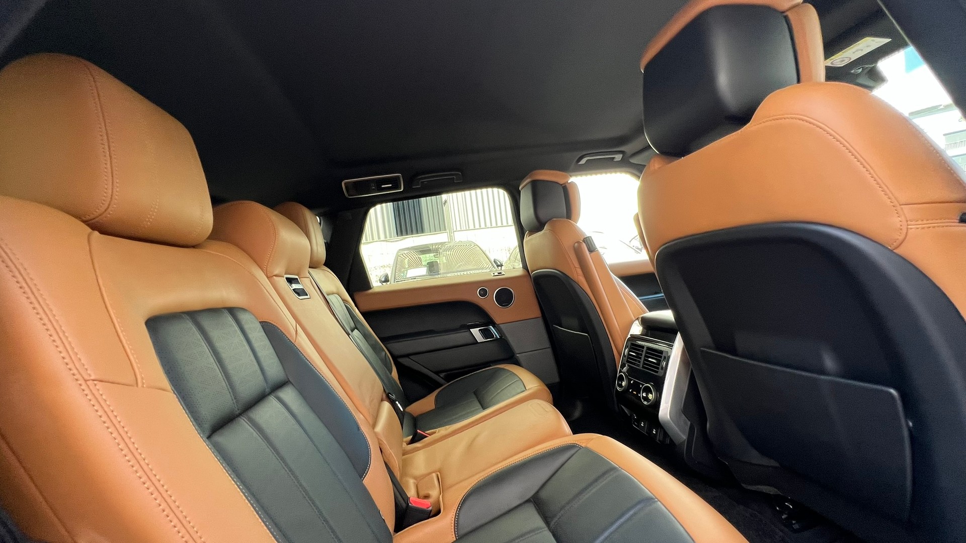 LAND ROVER RANGE ROVER SPORT 4.4 SDV8 AUTOBIOGRAPHY DYNAMIC AUTOMATIC BLACK l 340 PS-image-27