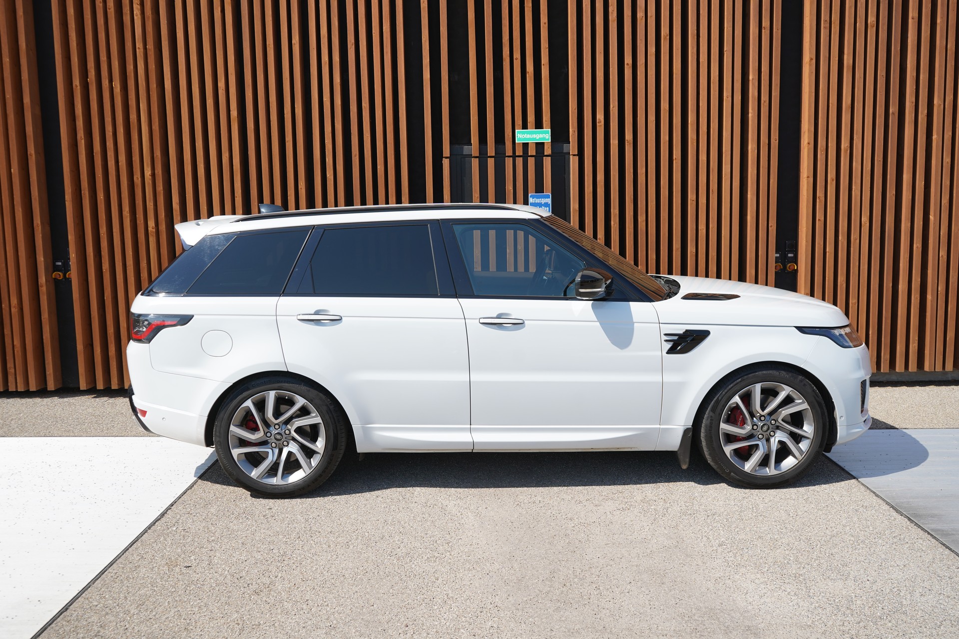 LAND ROVER RANGE ROVER SPORT 4.4 SDV8 AUTOBIOGRAPHY DYNAMIC AUTOMATIC BLACK l 340 PS-image-2