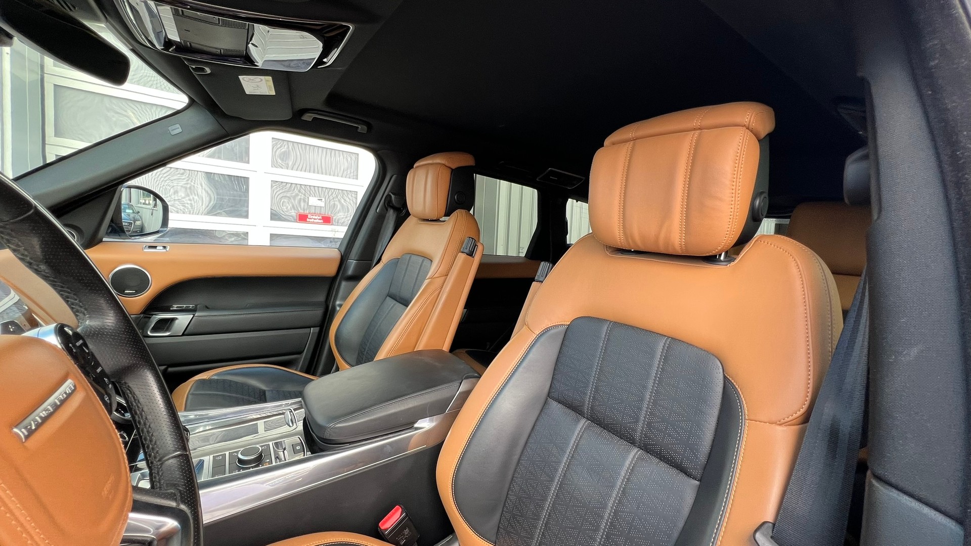 LAND ROVER RANGE ROVER SPORT 4.4 SDV8 AUTOBIOGRAPHY DYNAMIC AUTOMATIC BLACK l 340 PS-image-25