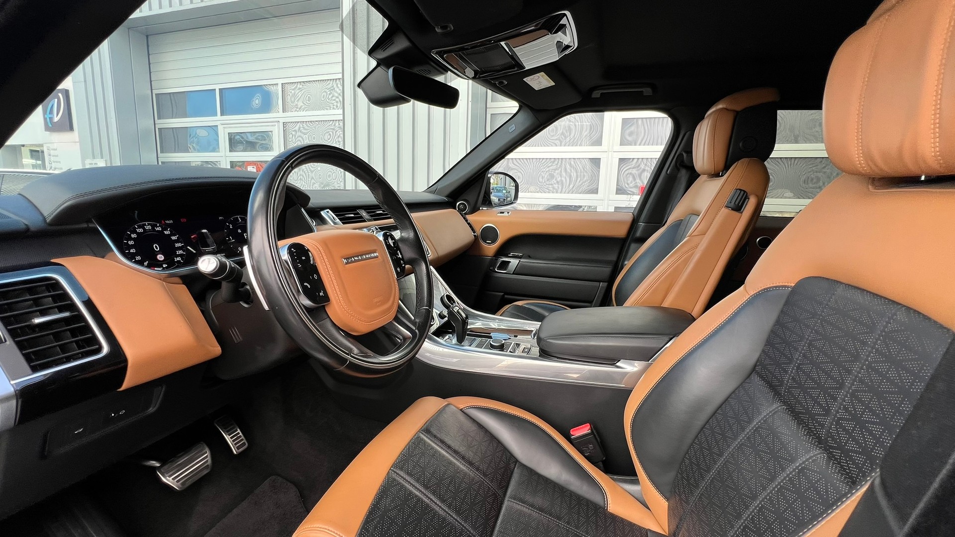 LAND ROVER RANGE ROVER SPORT 4.4 SDV8 AUTOBIOGRAPHY DYNAMIC AUTOMATIC BLACK l 340 PS-image-26
