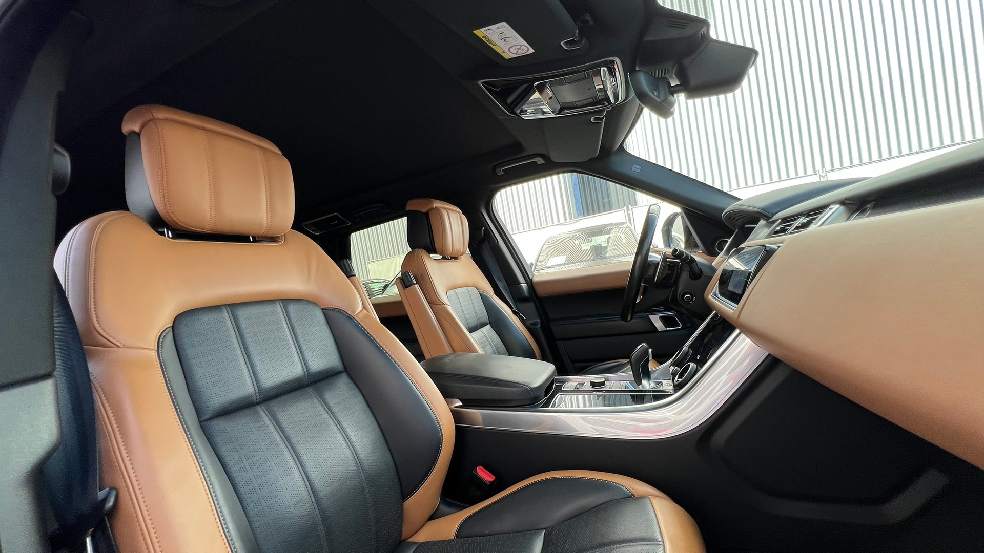 LAND ROVER RANGE ROVER SPORT 4.4 SDV8 AUTOBIOGRAPHY DYNAMIC AUTOMATIC BLACK l 340 PS-image-24