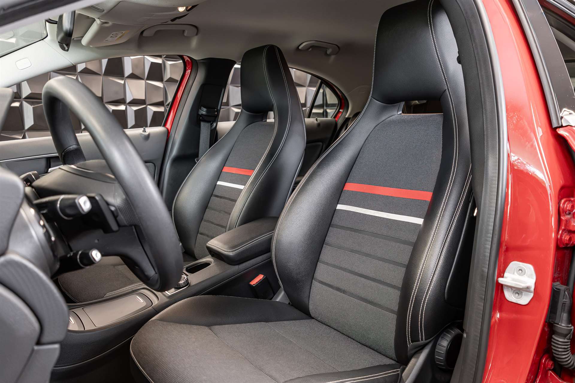 MERCEDES-BENZ A 180 Style 7G-DCT-image-13