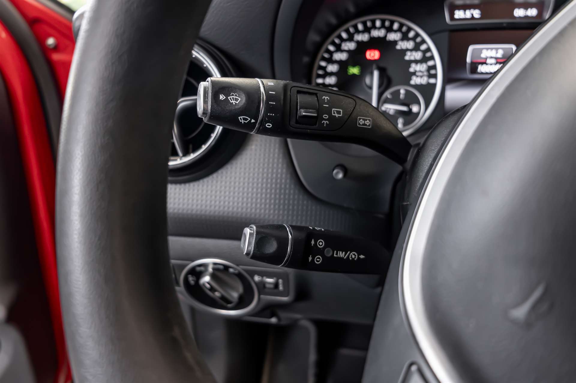 MERCEDES-BENZ A 180 Style 7G-DCT-image-8