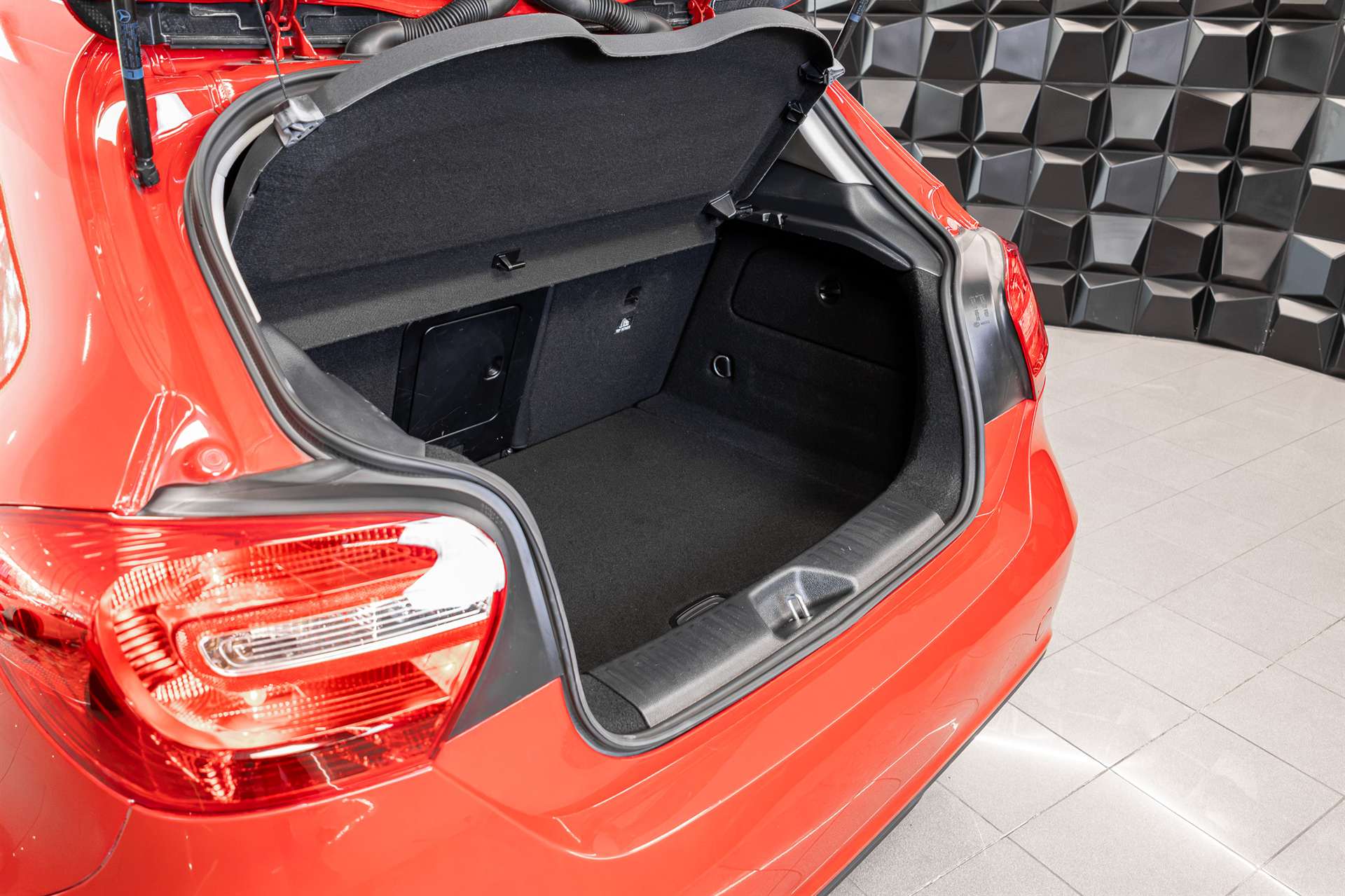 MERCEDES-BENZ A 180 Style 7G-DCT-image-19