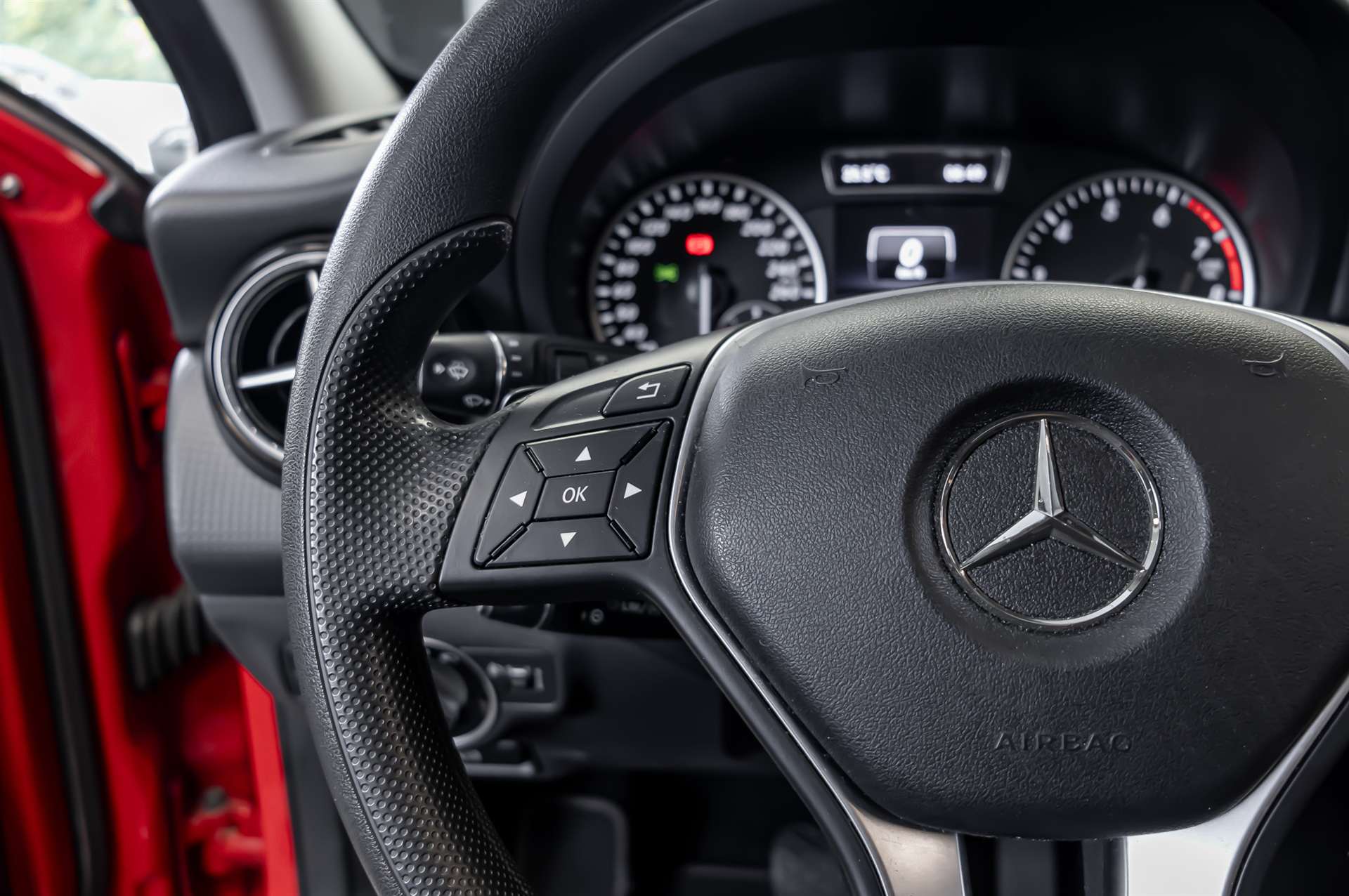 MERCEDES-BENZ A 180 Style 7G-DCT-image-7