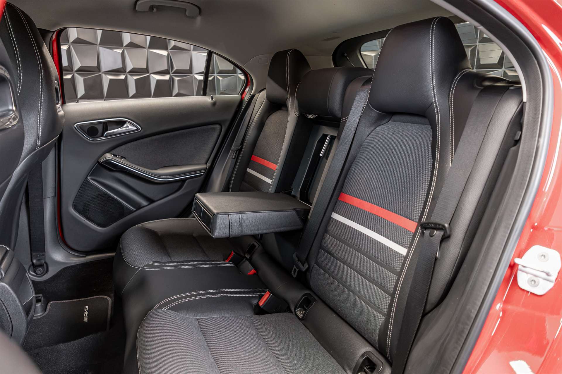 MERCEDES-BENZ A 180 Style 7G-DCT-image-17