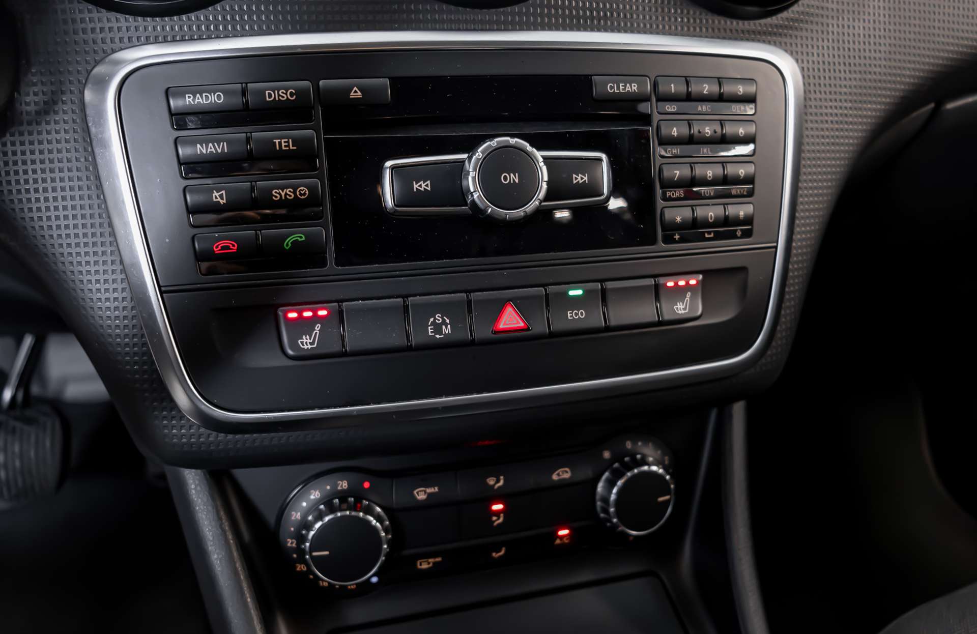 MERCEDES-BENZ A 180 Style 7G-DCT-image-16
