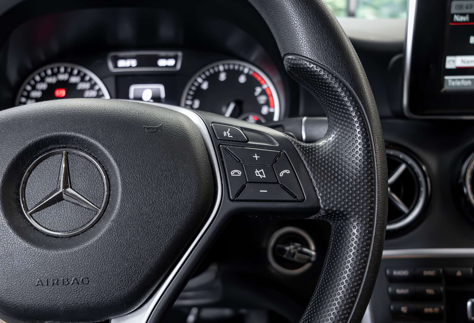 MERCEDES-BENZ A 180 Style 7G-DCT-image-9