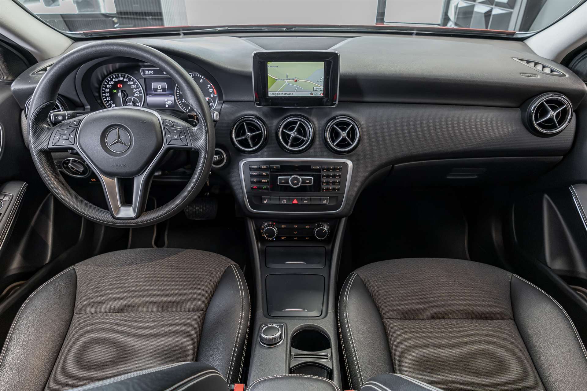MERCEDES-BENZ A 180 Style 7G-DCT-image-5