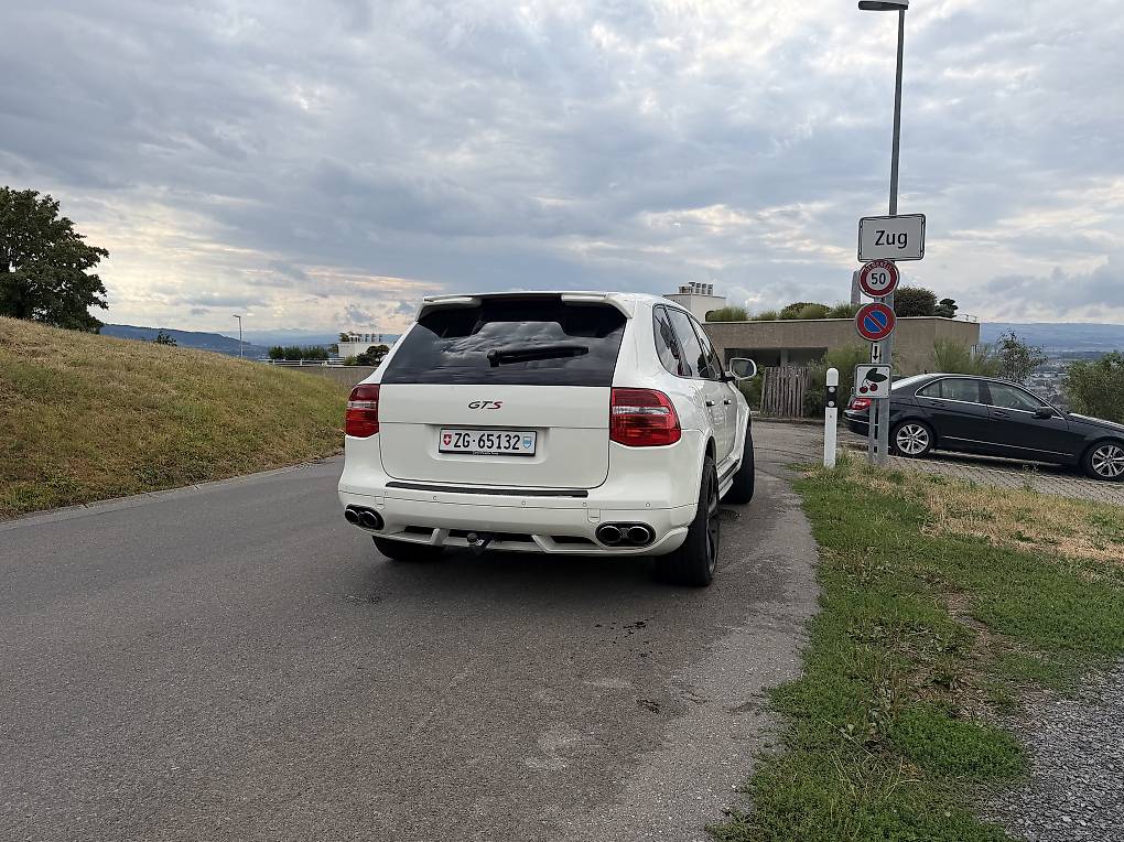 PORSCHE CAYENNE-image-2