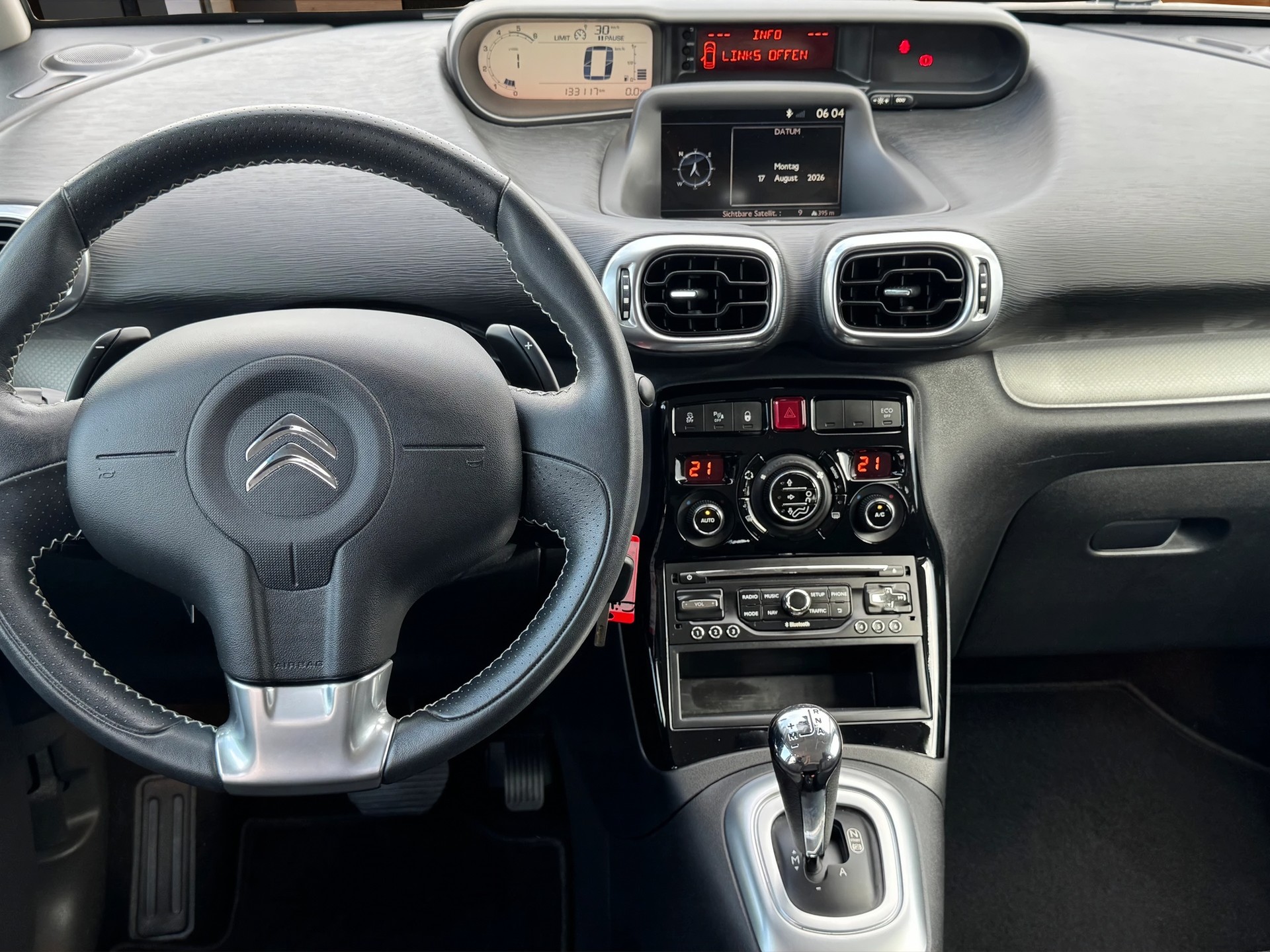 CITROEN C3 Picasso 1.6 HDi Exclusive EGS6-image-2