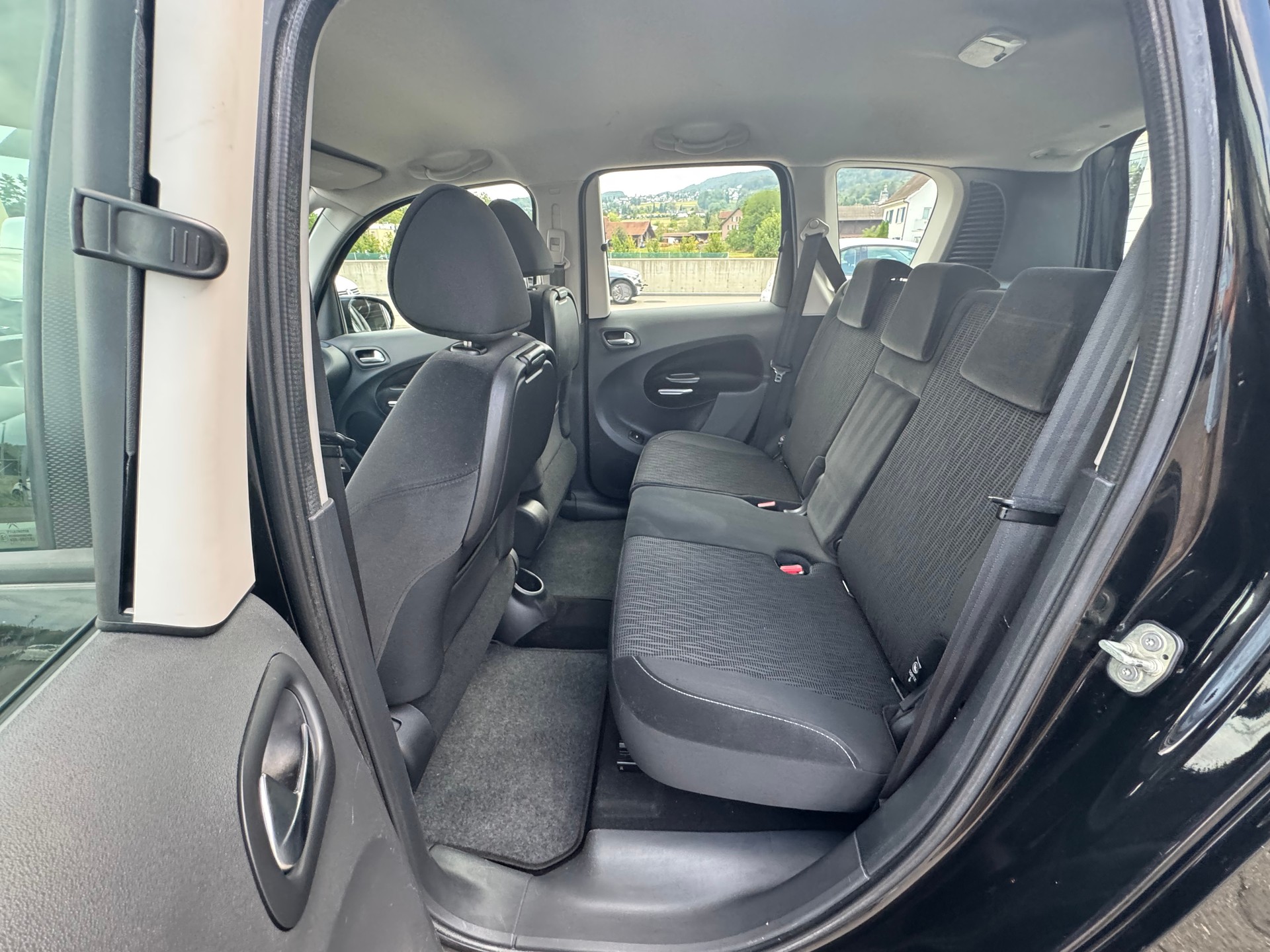CITROEN C3 Picasso 1.6 HDi Exclusive EGS6-image-6
