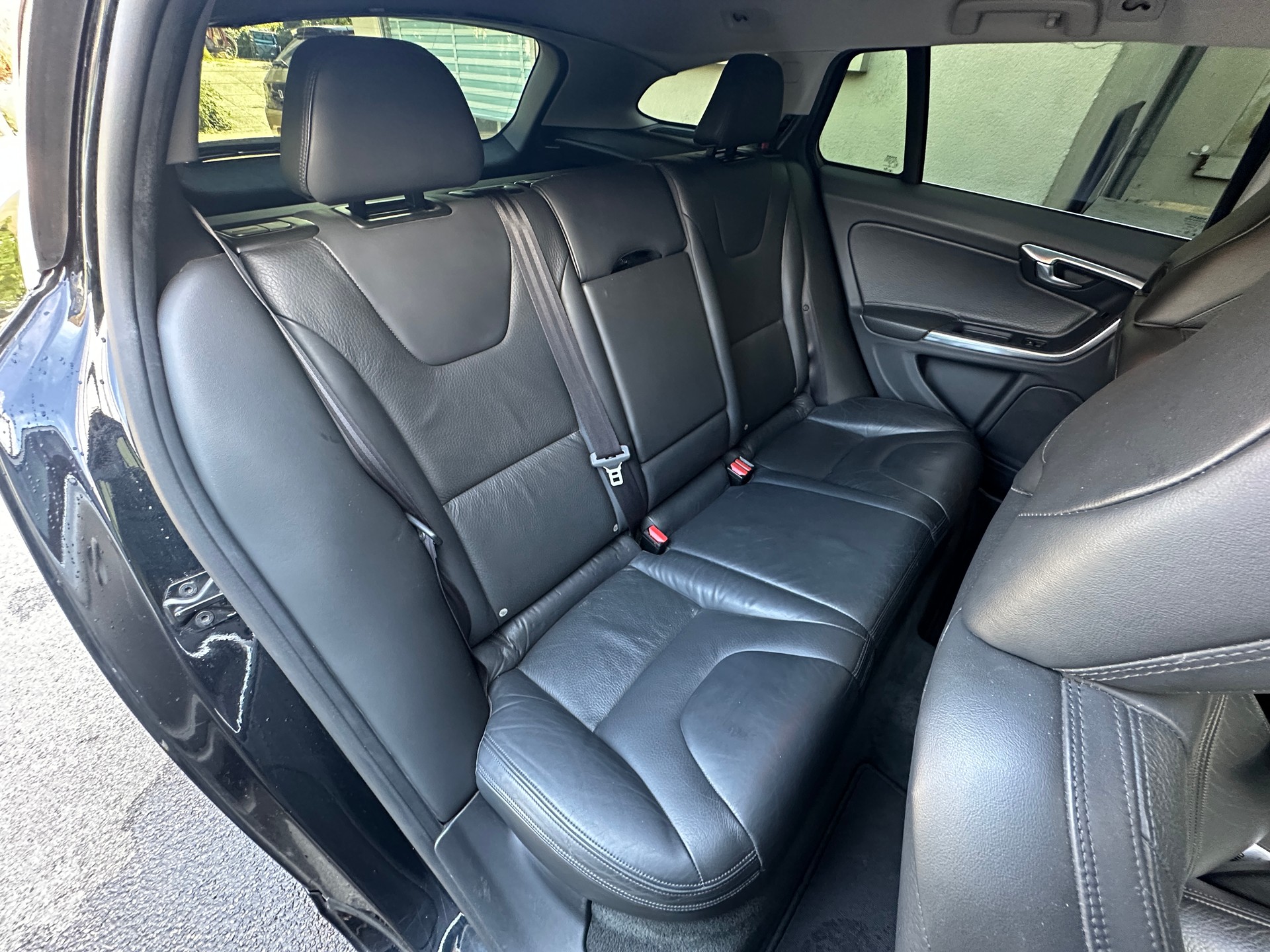 VOLVO V60 T6 AWD Summum Heico Geartronic-image-12