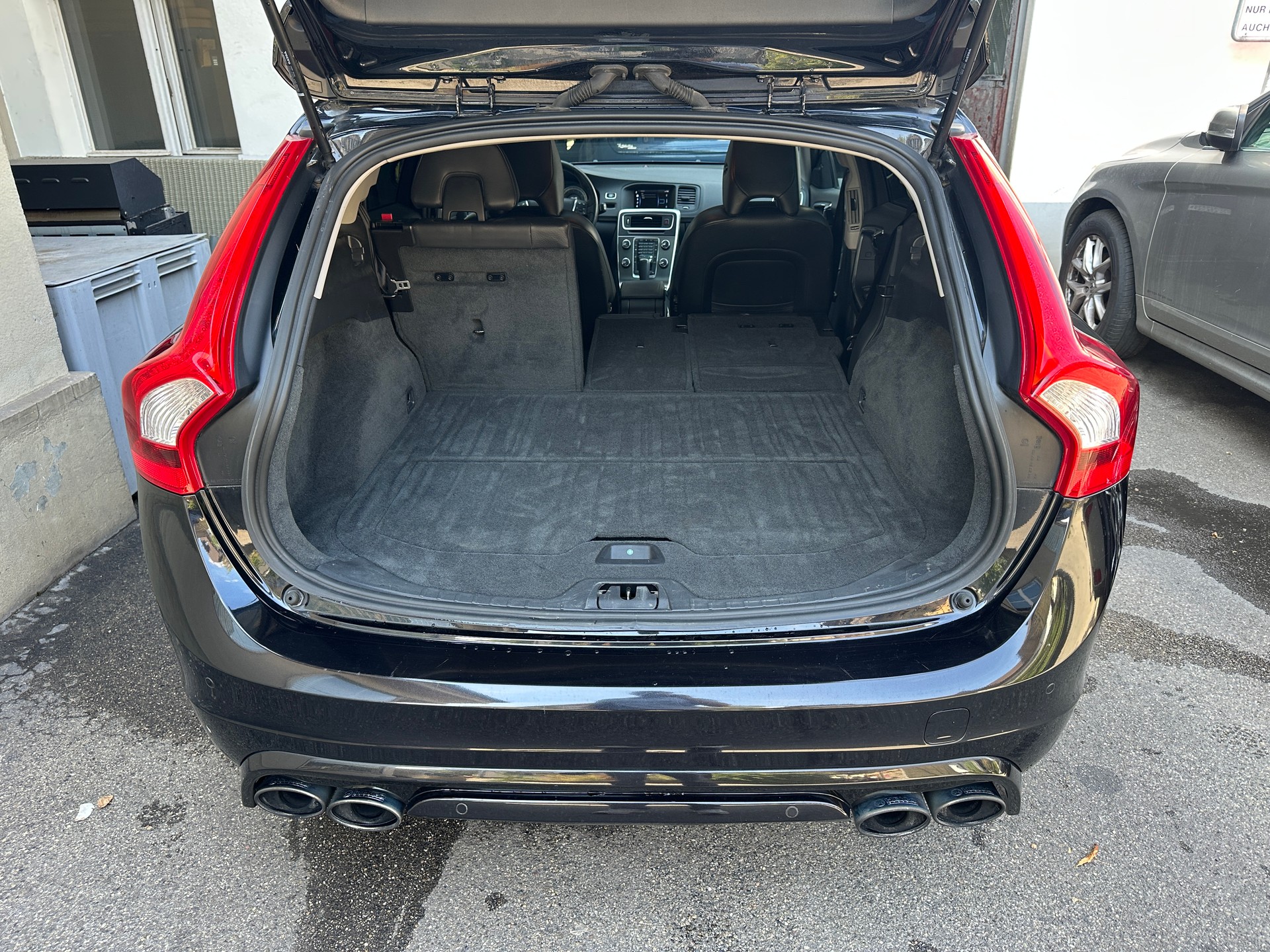 VOLVO V60 T6 AWD Summum Heico Geartronic-image-14