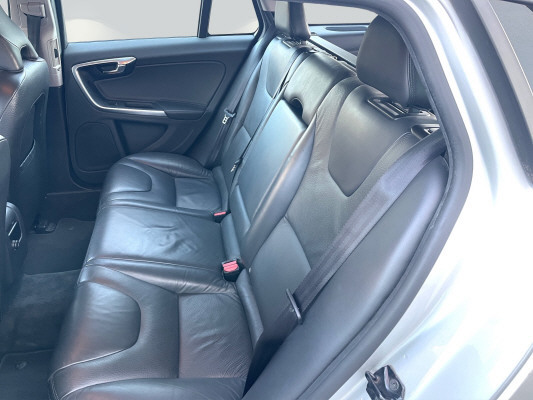VOLVO V60 D5 AWD Summum-image-8