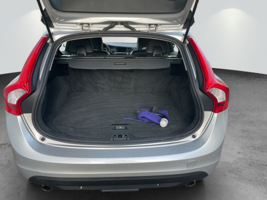 VOLVO V60 D5 AWD Summum-image-7