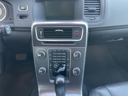 VOLVO V60 D5 AWD Summum-image-5