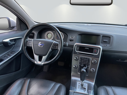 VOLVO V60 D5 AWD Summum-image-4