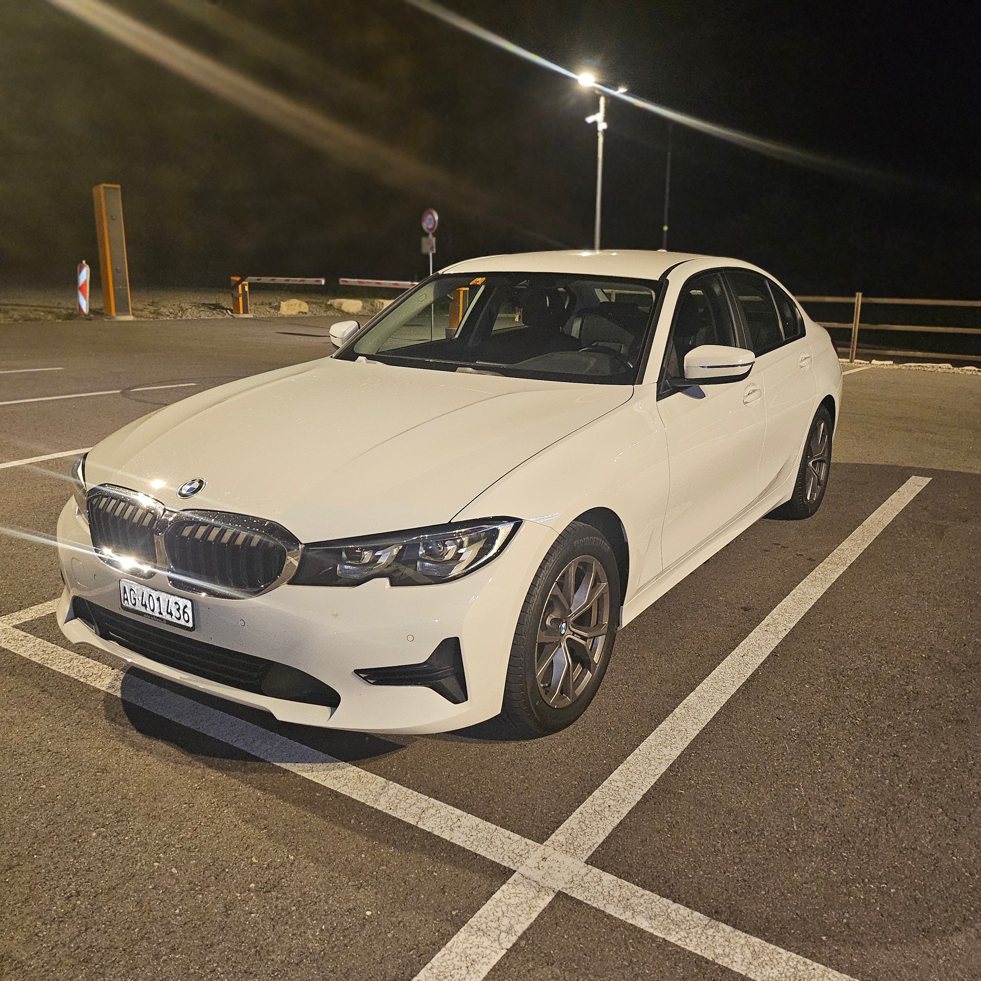 BMW 318i-image-1