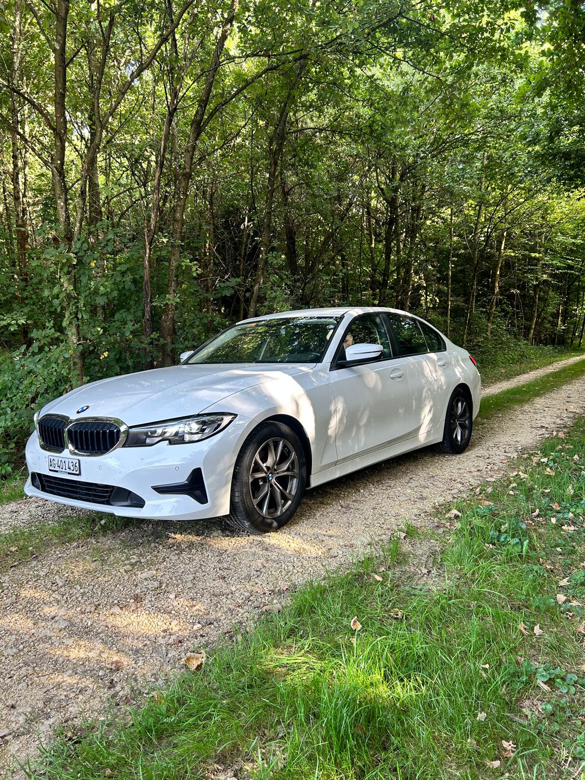 BMW 318i-image-2