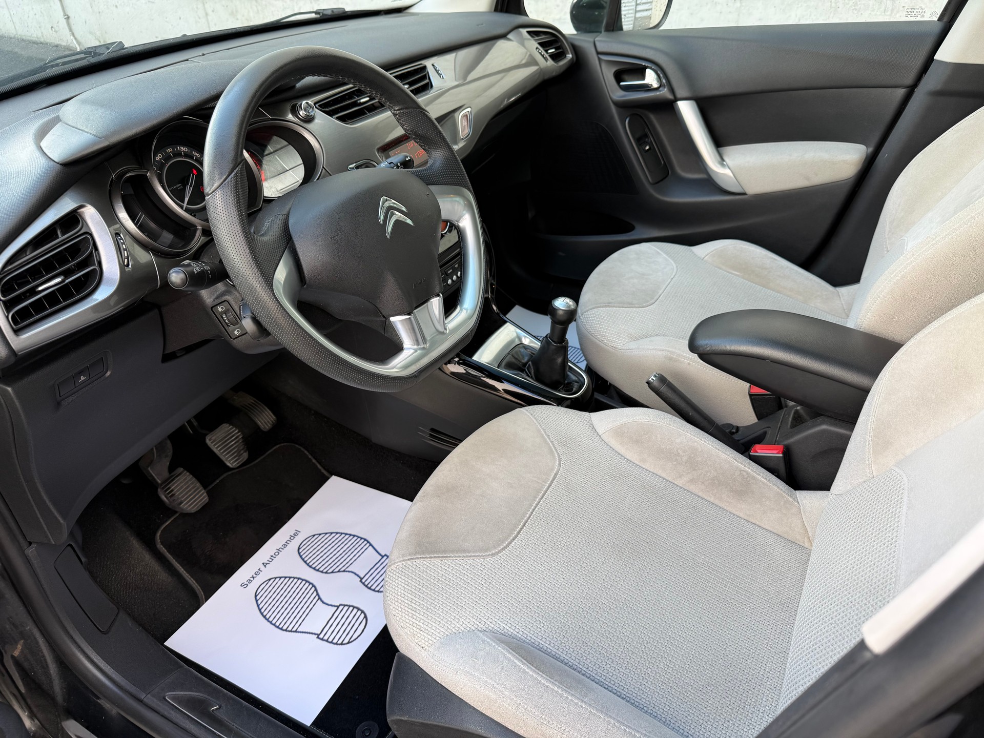 CITROEN C3 1.6i 16V Exclusive-image-9