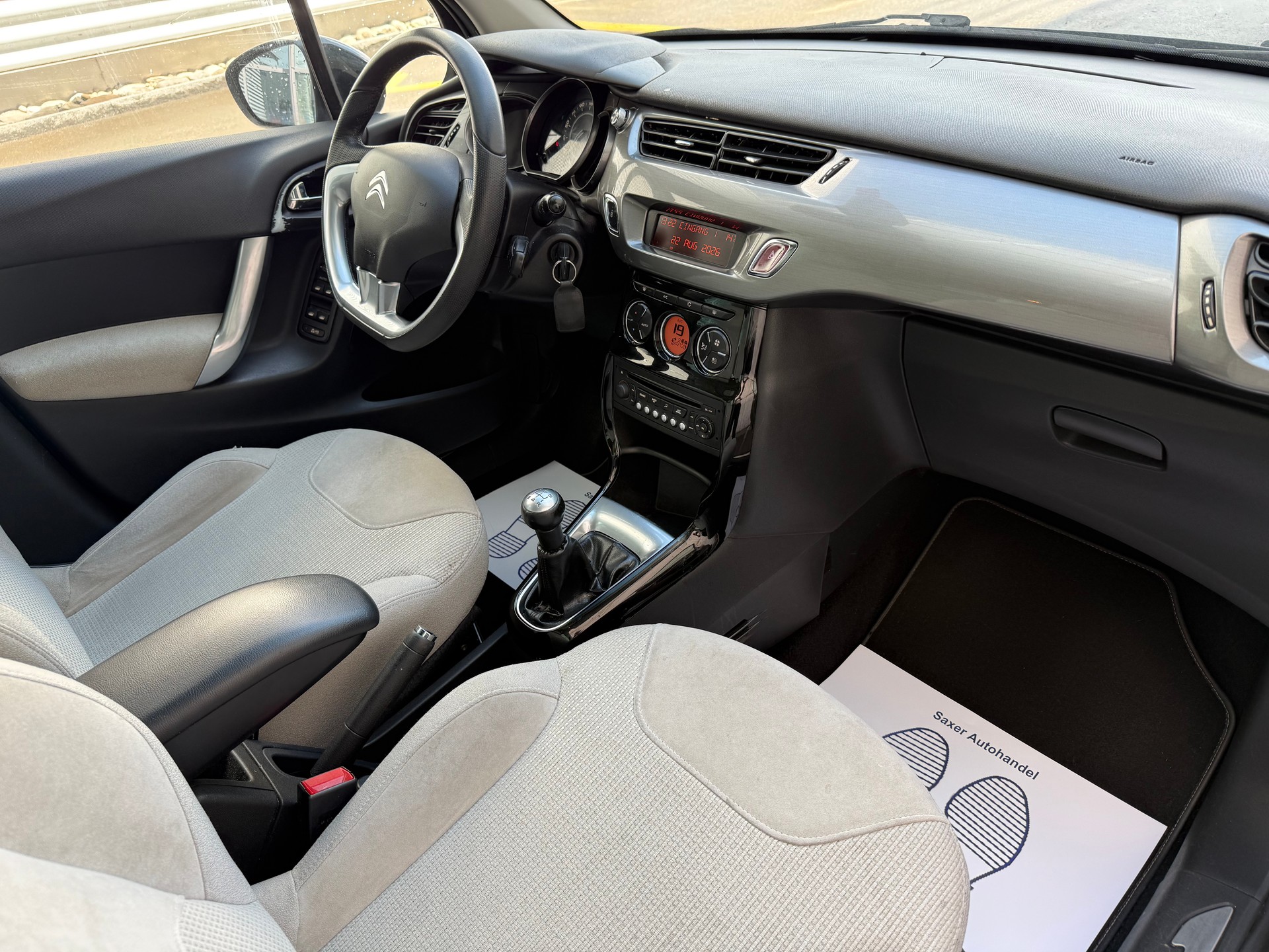 CITROEN C3 1.6i 16V Exclusive-image-8