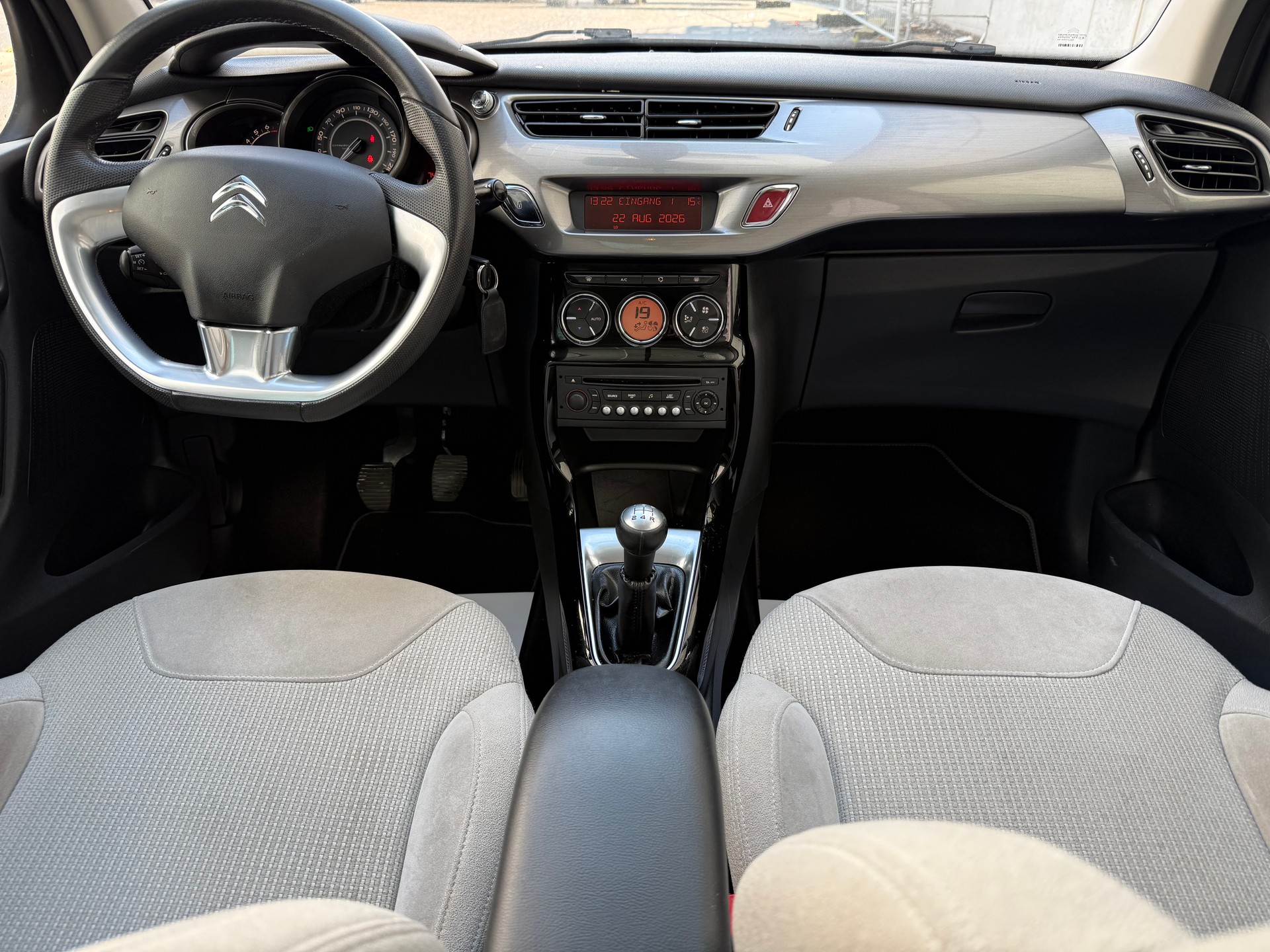 CITROEN C3 1.6i 16V Exclusive-image-5