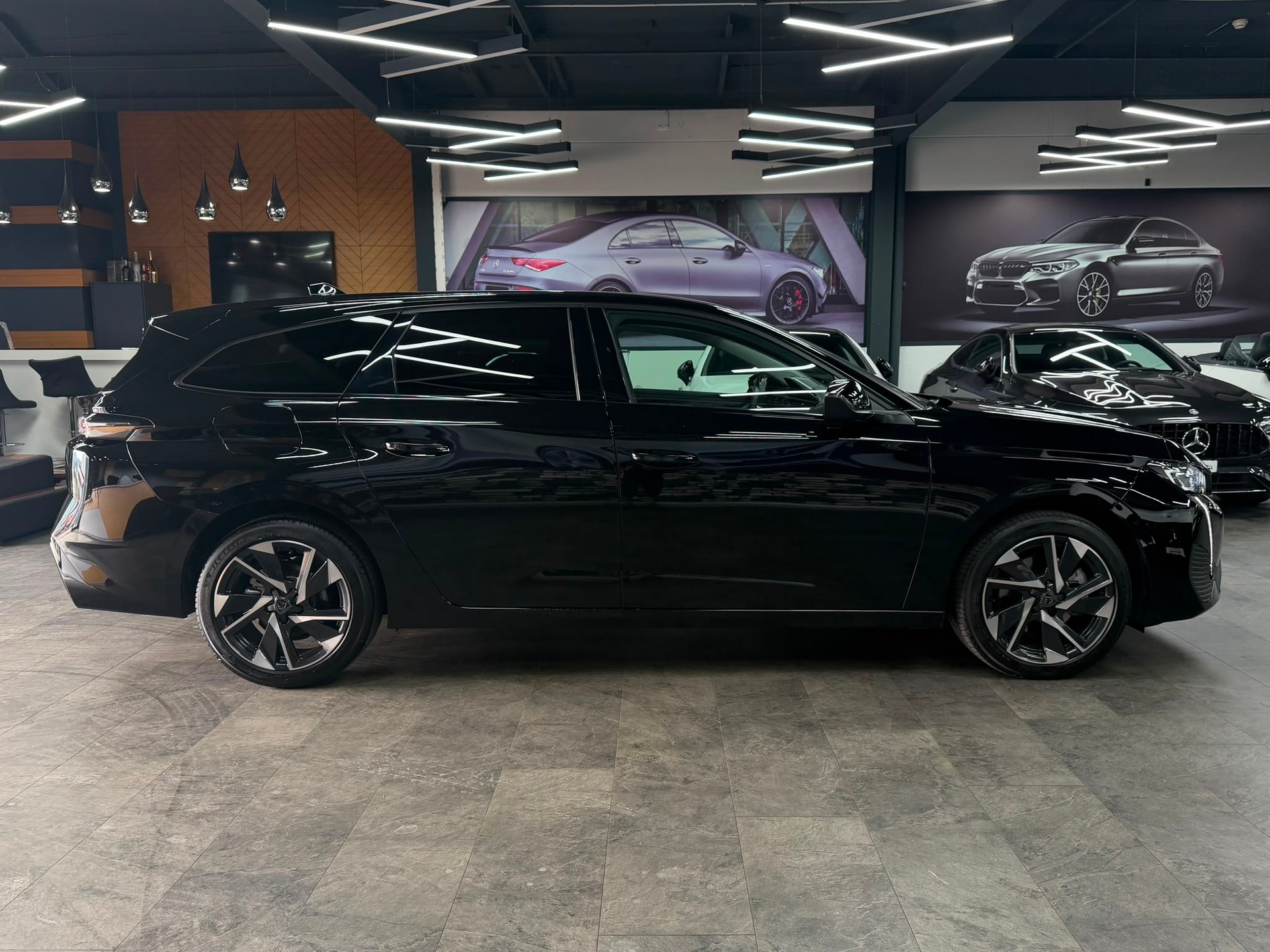 PEUGEOT 308 SW 1.2 HEV 145 Allure-image-7