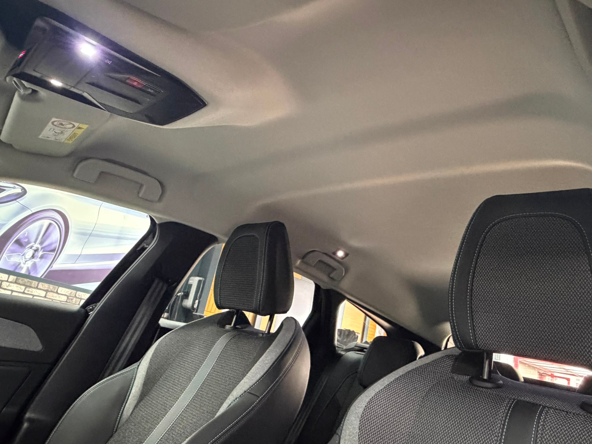 PEUGEOT 308 SW 1.2 HEV 145 Allure-image-10
