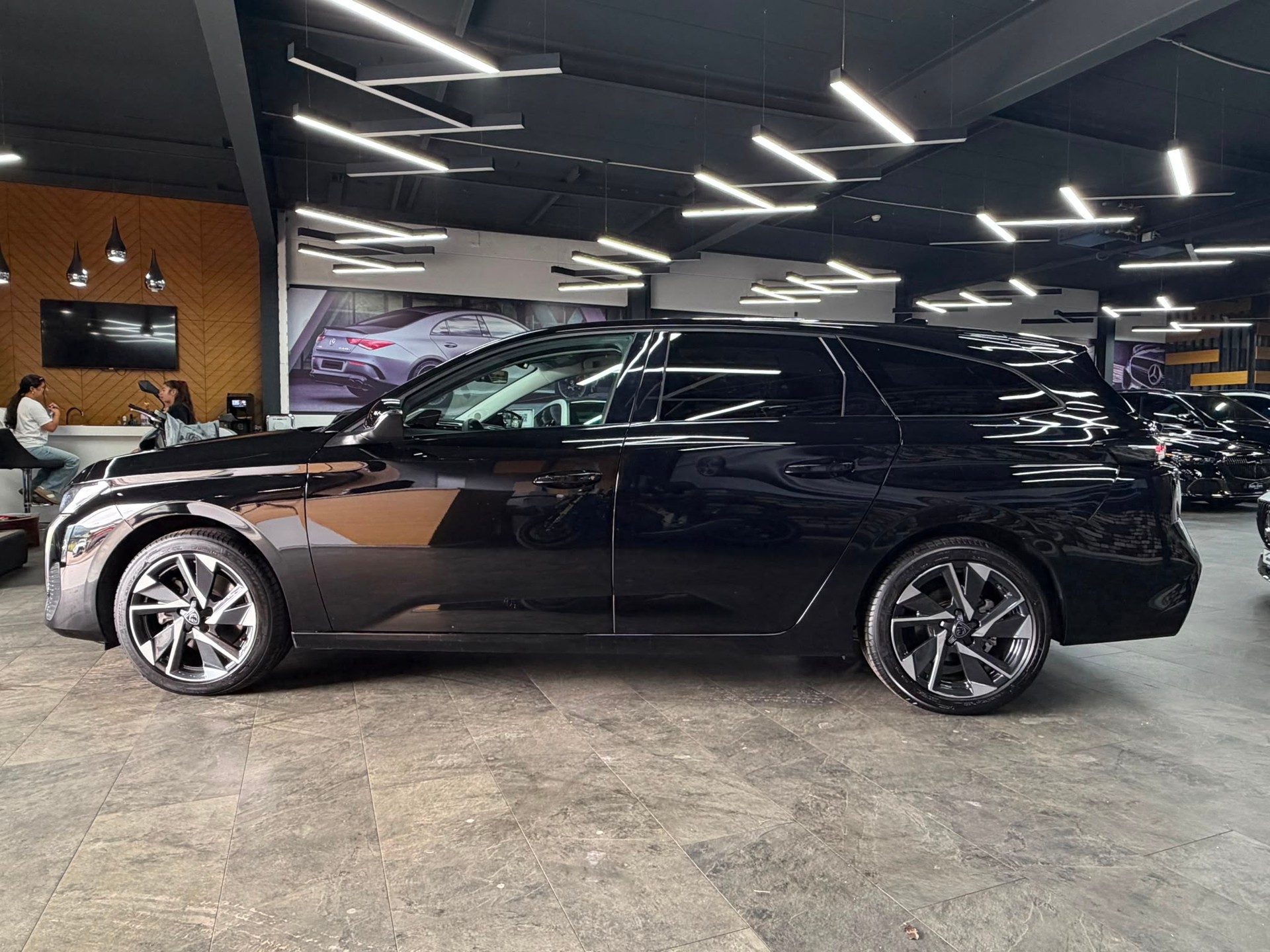 PEUGEOT 308 SW 1.2 HEV 145 Allure-image-4