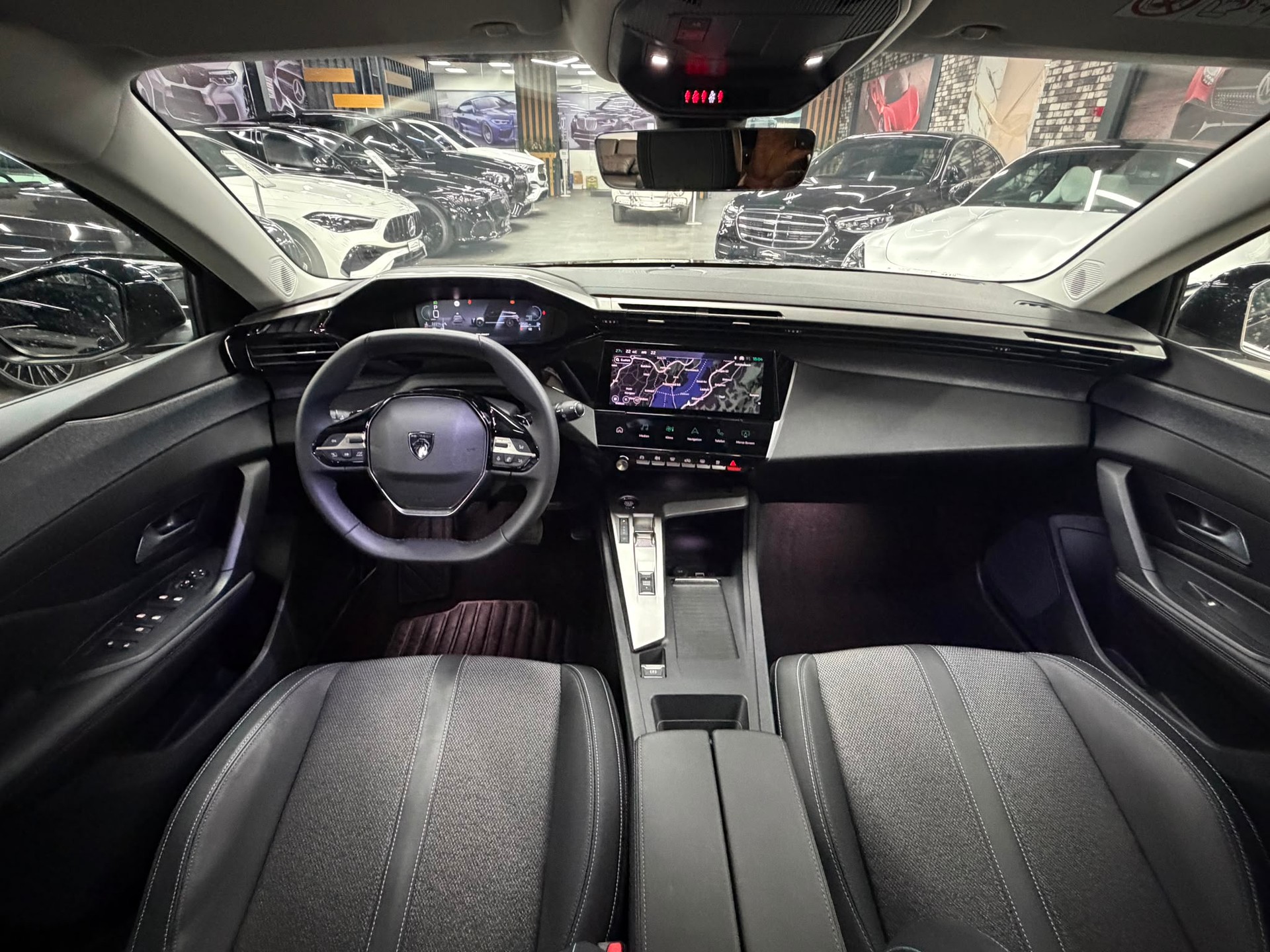 PEUGEOT 308 SW 1.2 HEV 145 Allure-image-11