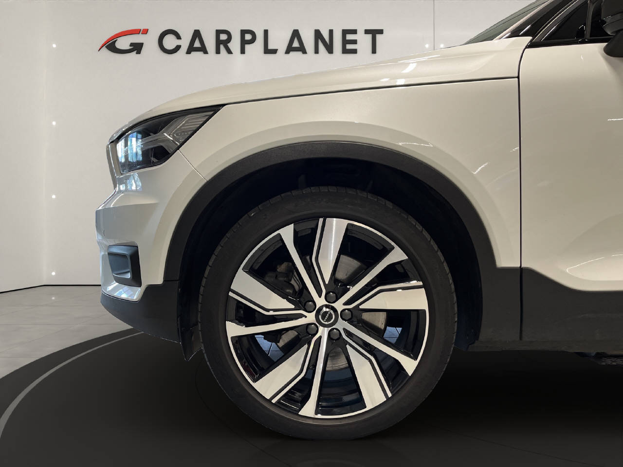 VOLVO XC40 P8 Twin R-Design AWD-image-5
