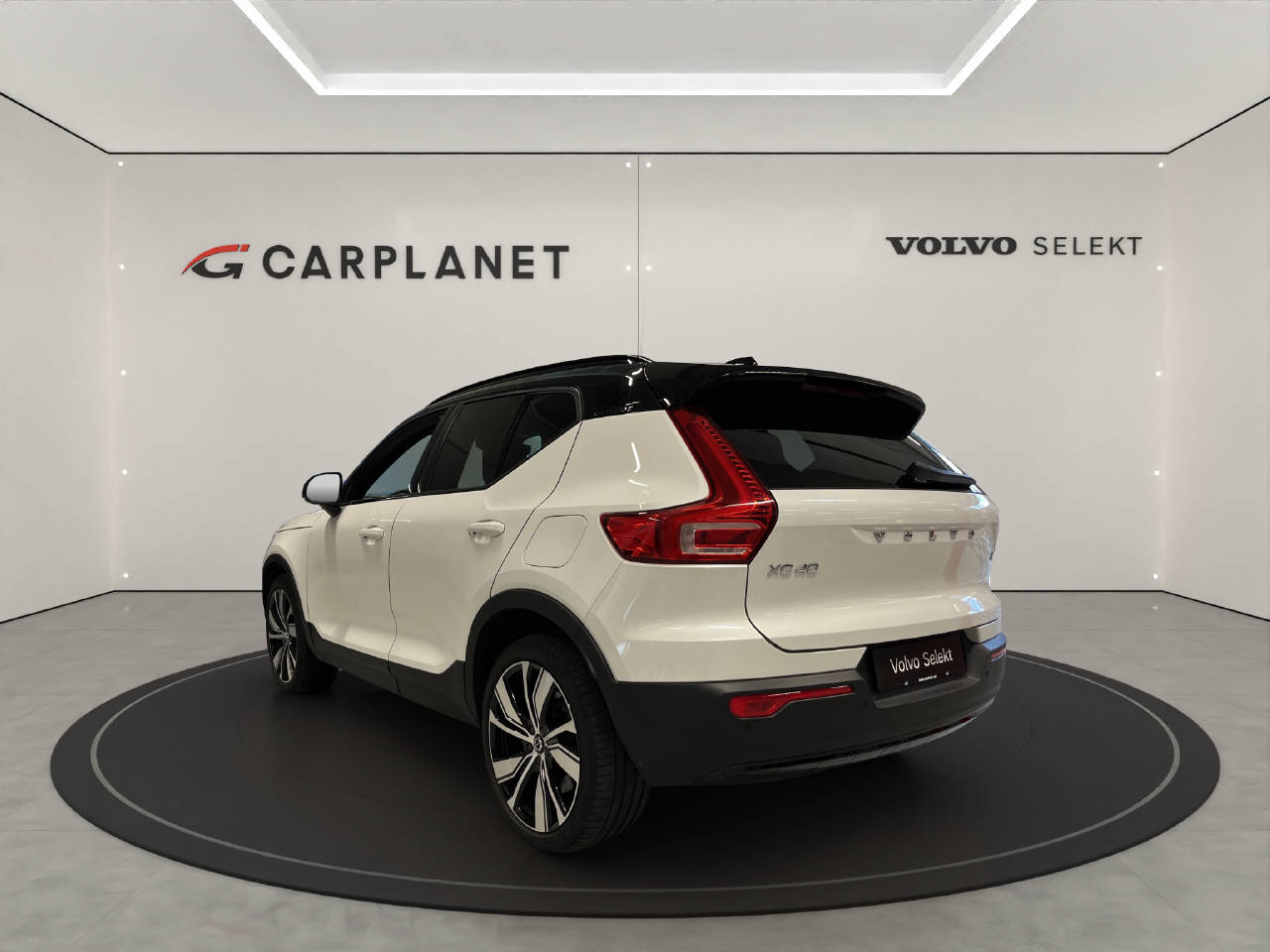VOLVO XC40 P8 Twin R-Design AWD-image-3