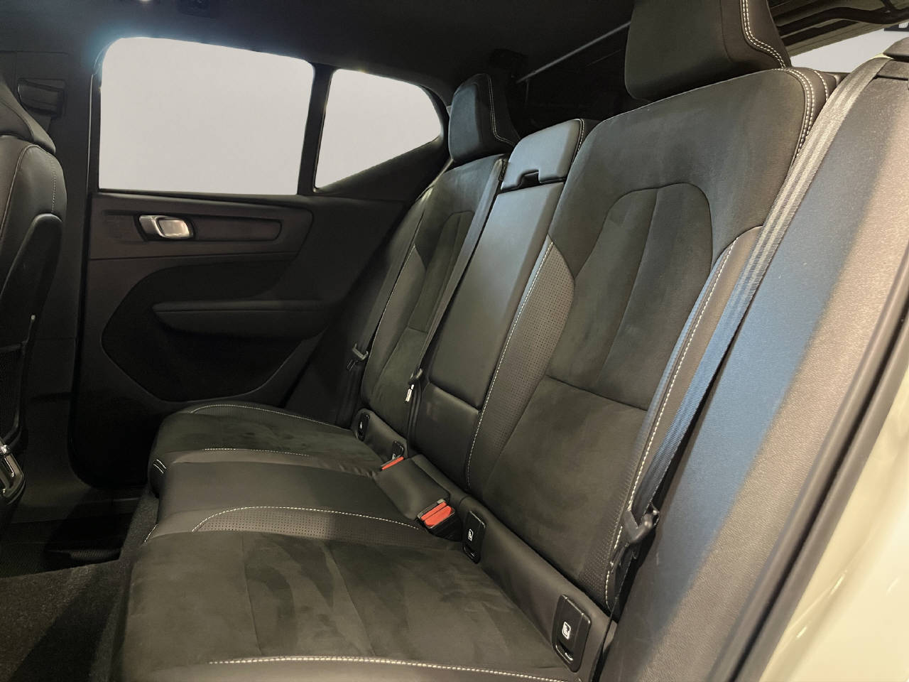VOLVO XC40 P8 Twin R-Design AWD-image-7