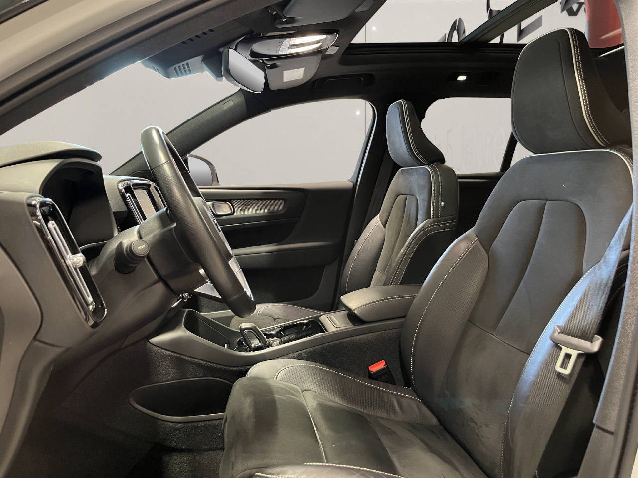 VOLVO XC40 P8 Twin R-Design AWD-image-6