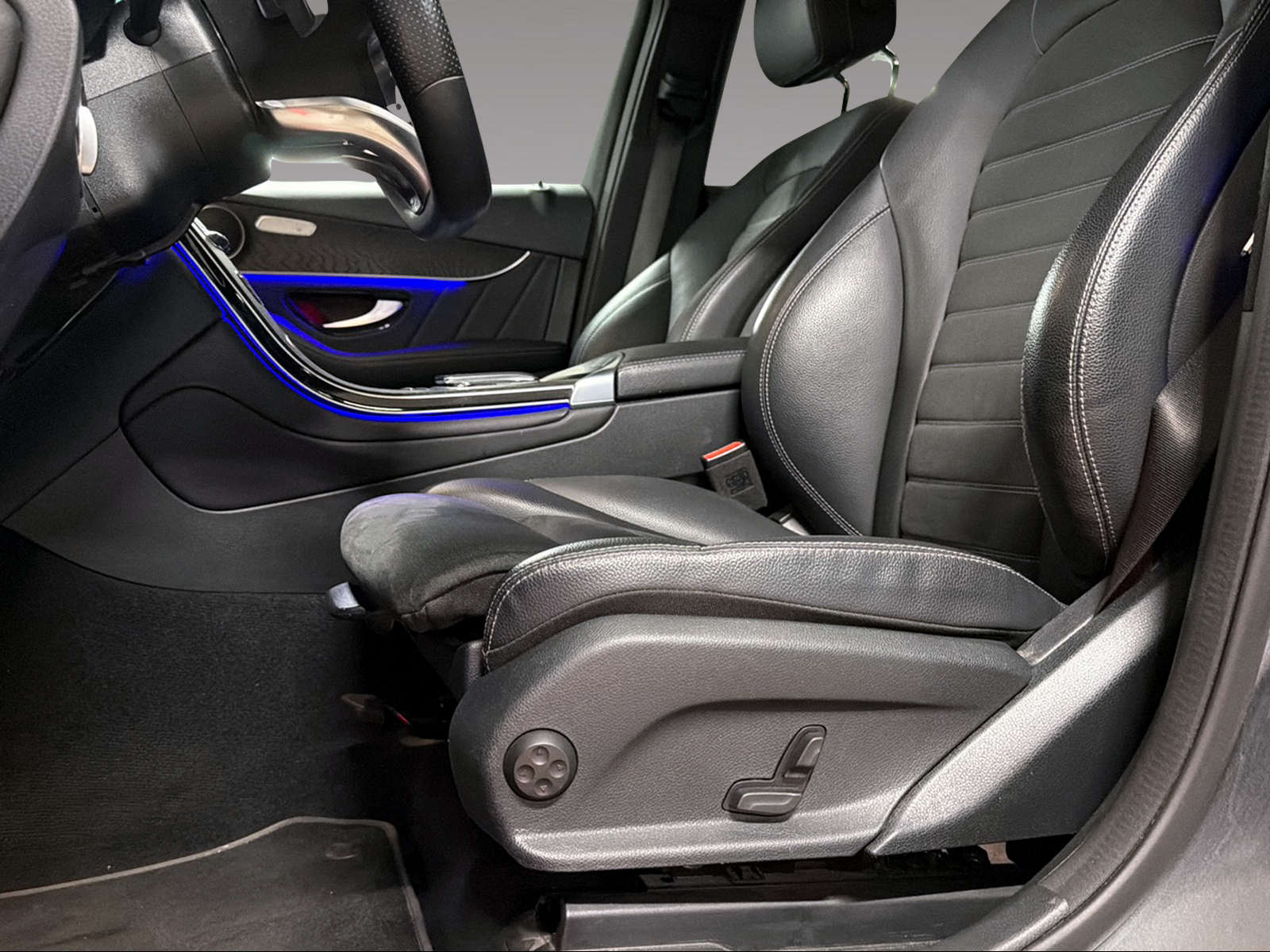MERCEDES-BENZ GLC-Klasse X253 GLC 220 d AMG Line 4m-image-7